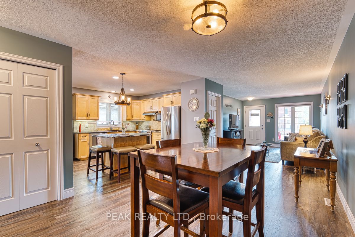 22 College Street Property Photo 8
