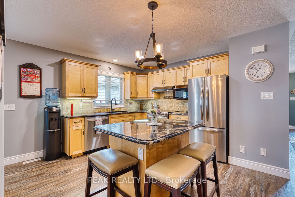 22 College Street Property Photo 9