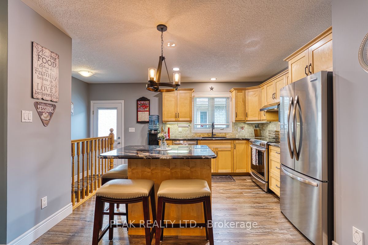 22 College Street Property Photo 11