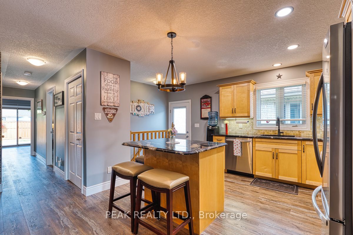 22 College Street Property Photo 12