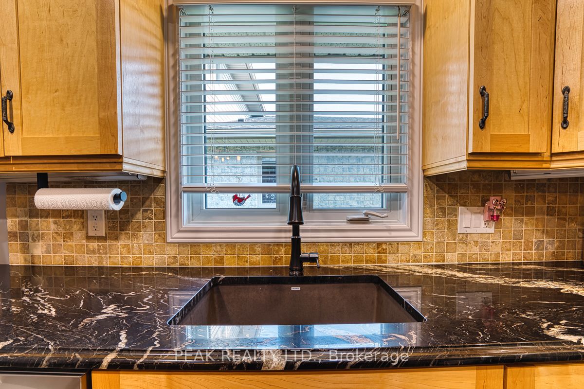 22 College Street Property Photo 13