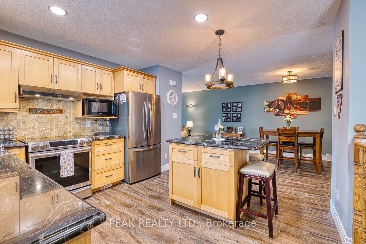 22 College Street Property Photo 14