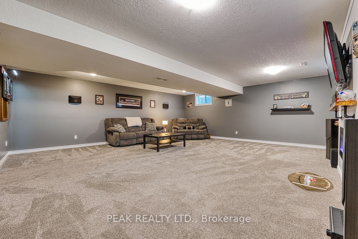 22 College Street Property Photo 33