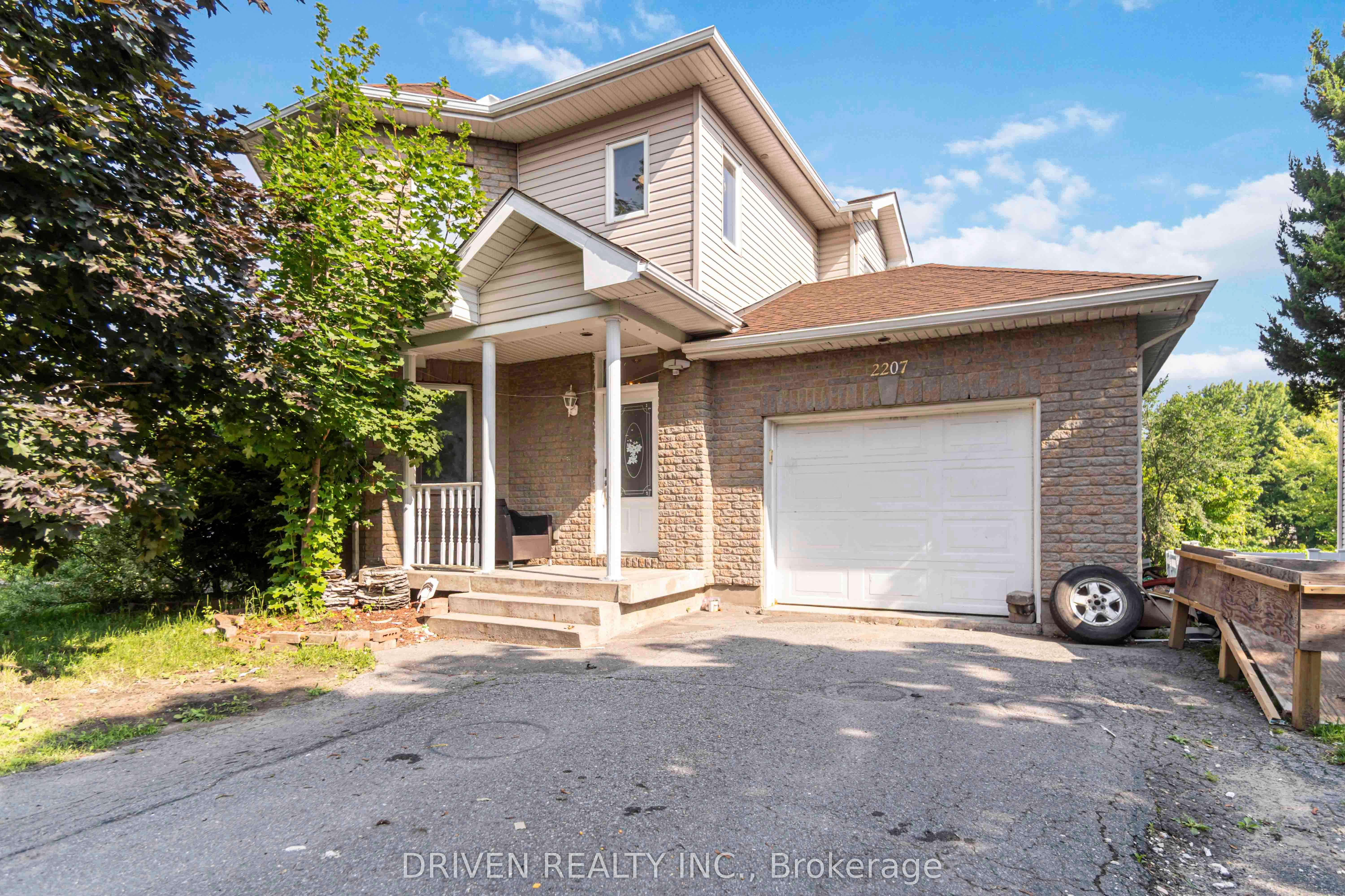 2207 Cecile Cres Property Photo 1