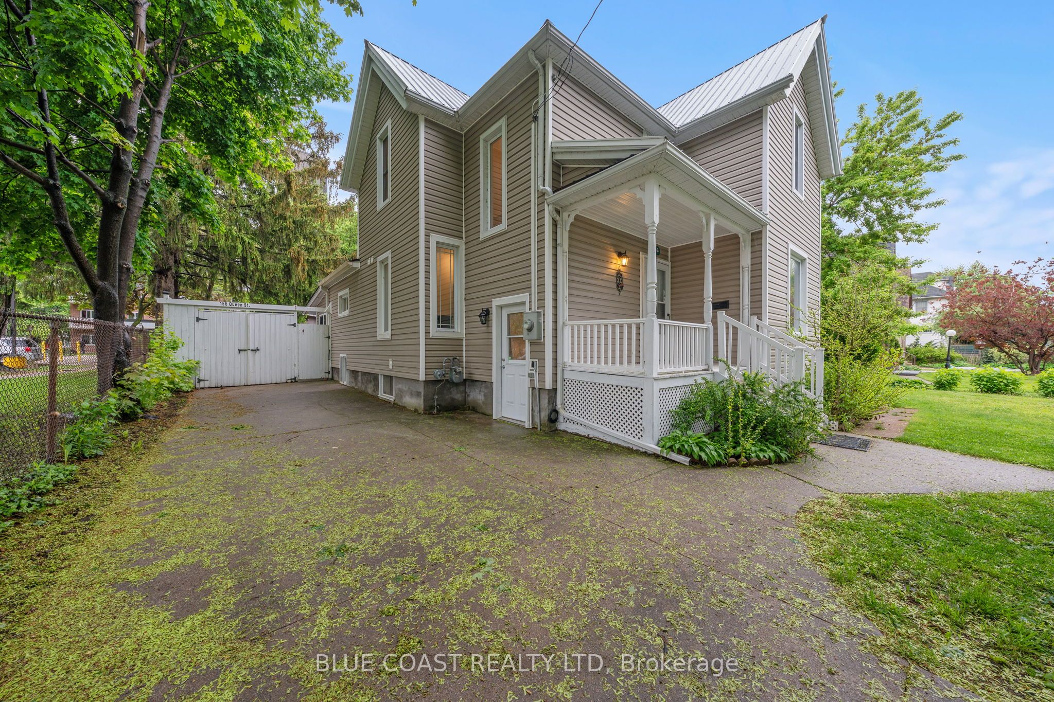 156 Queen St Property Photo 1