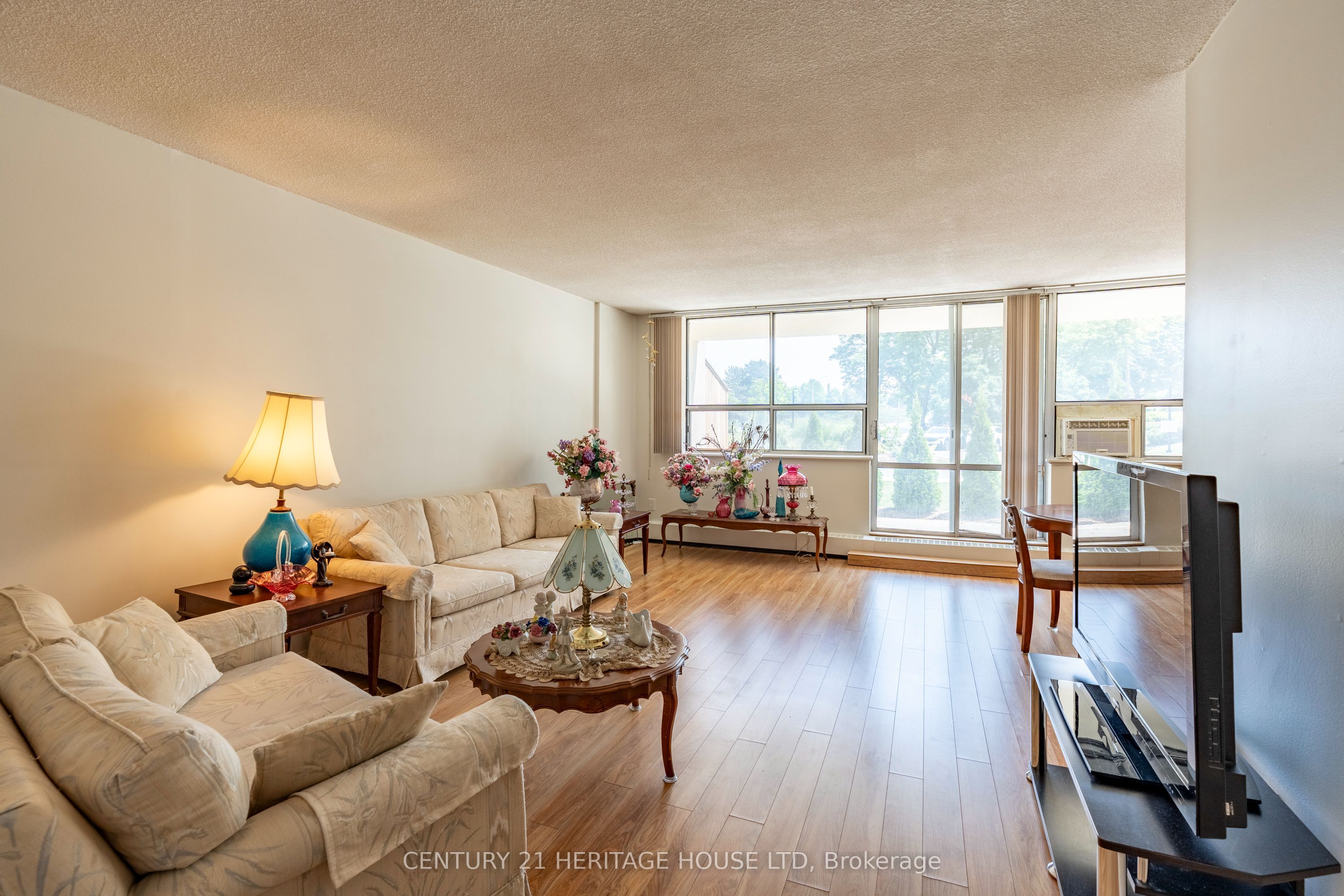 65 Westmount Road N 110 Property Photo 8