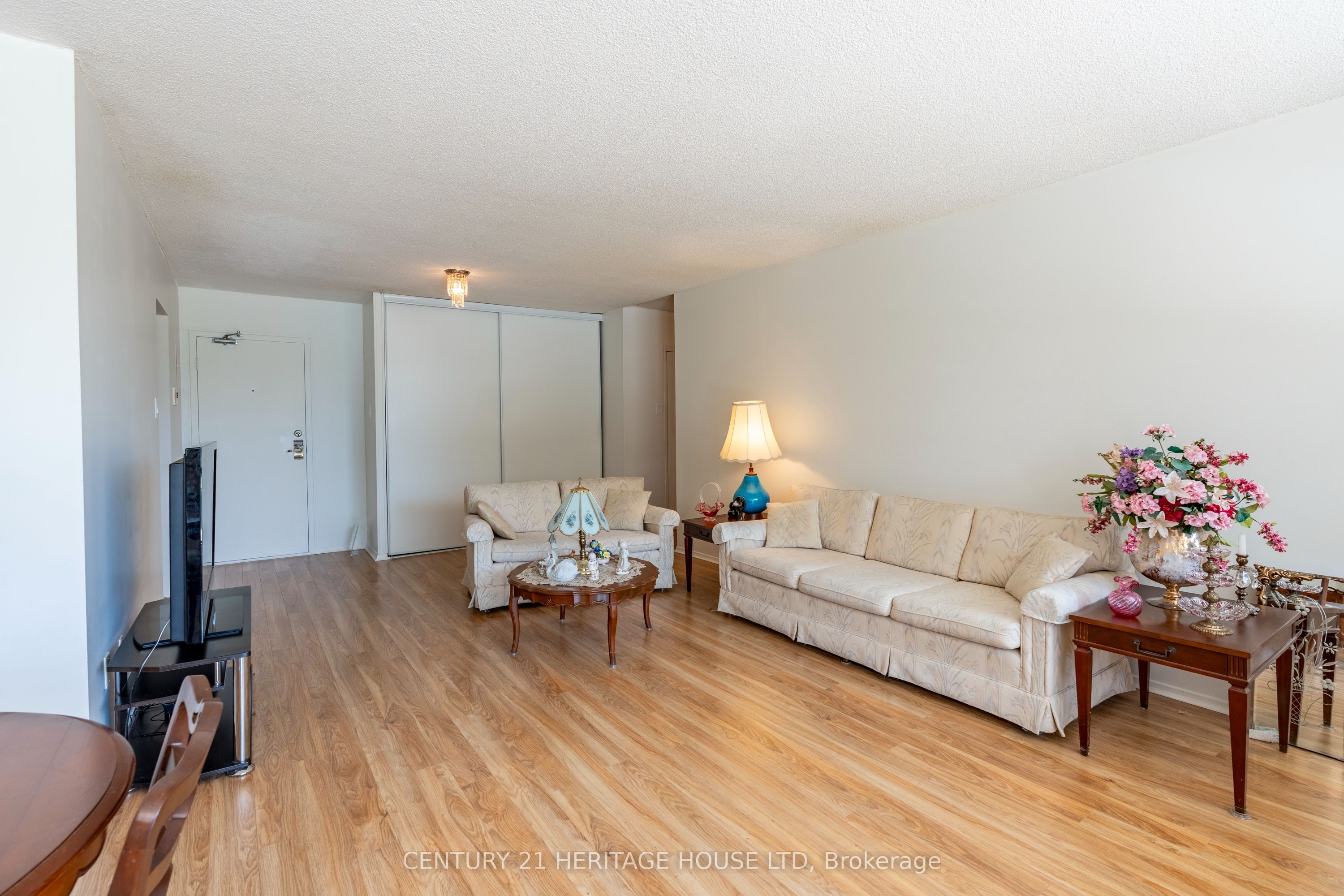 65 Westmount Road N 110 Property Photo 11