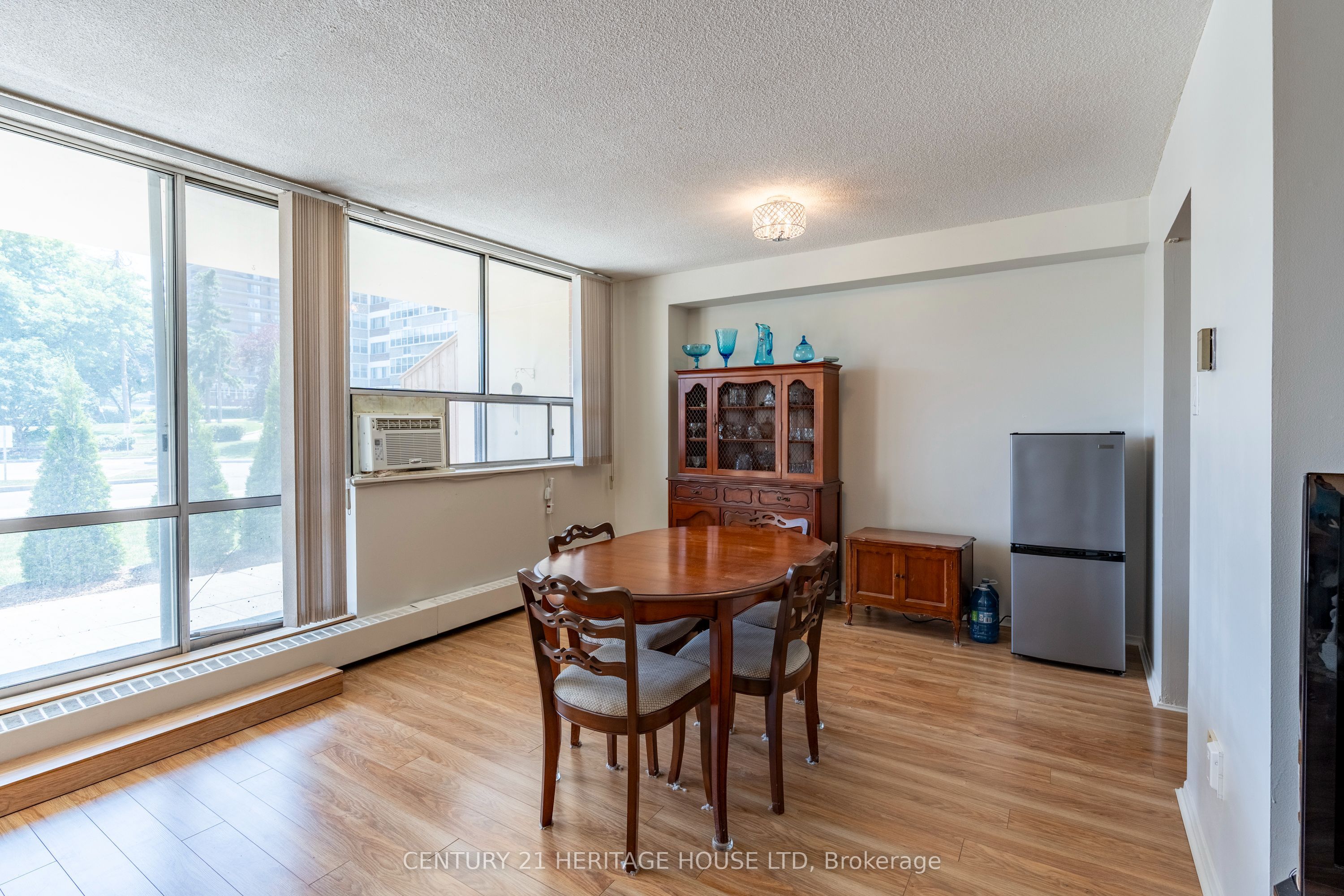 65 Westmount Road N 110 Property Photo 15