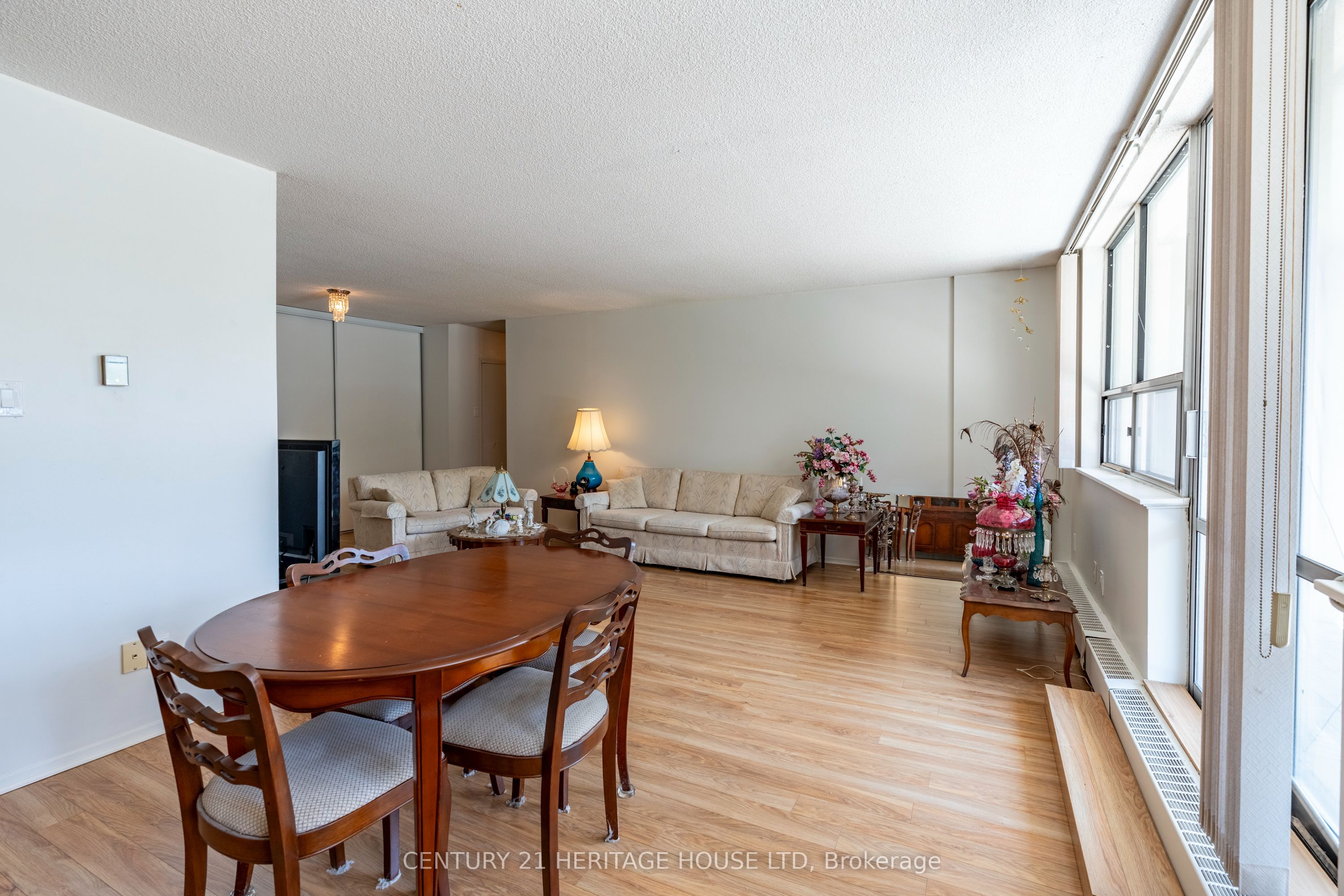 65 Westmount Road N 110 Property Photo 16