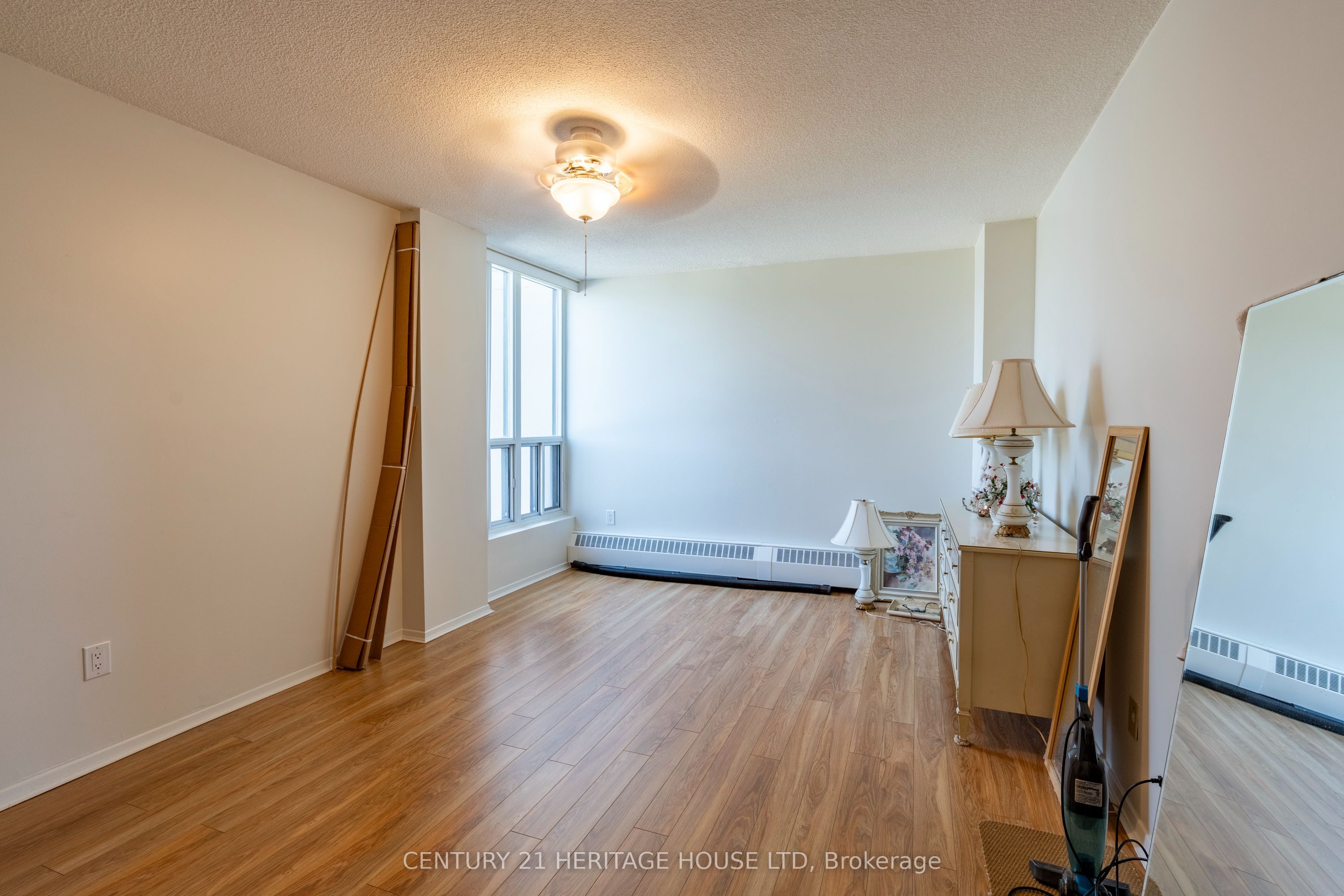 65 Westmount Road N 110 Property Photo 23