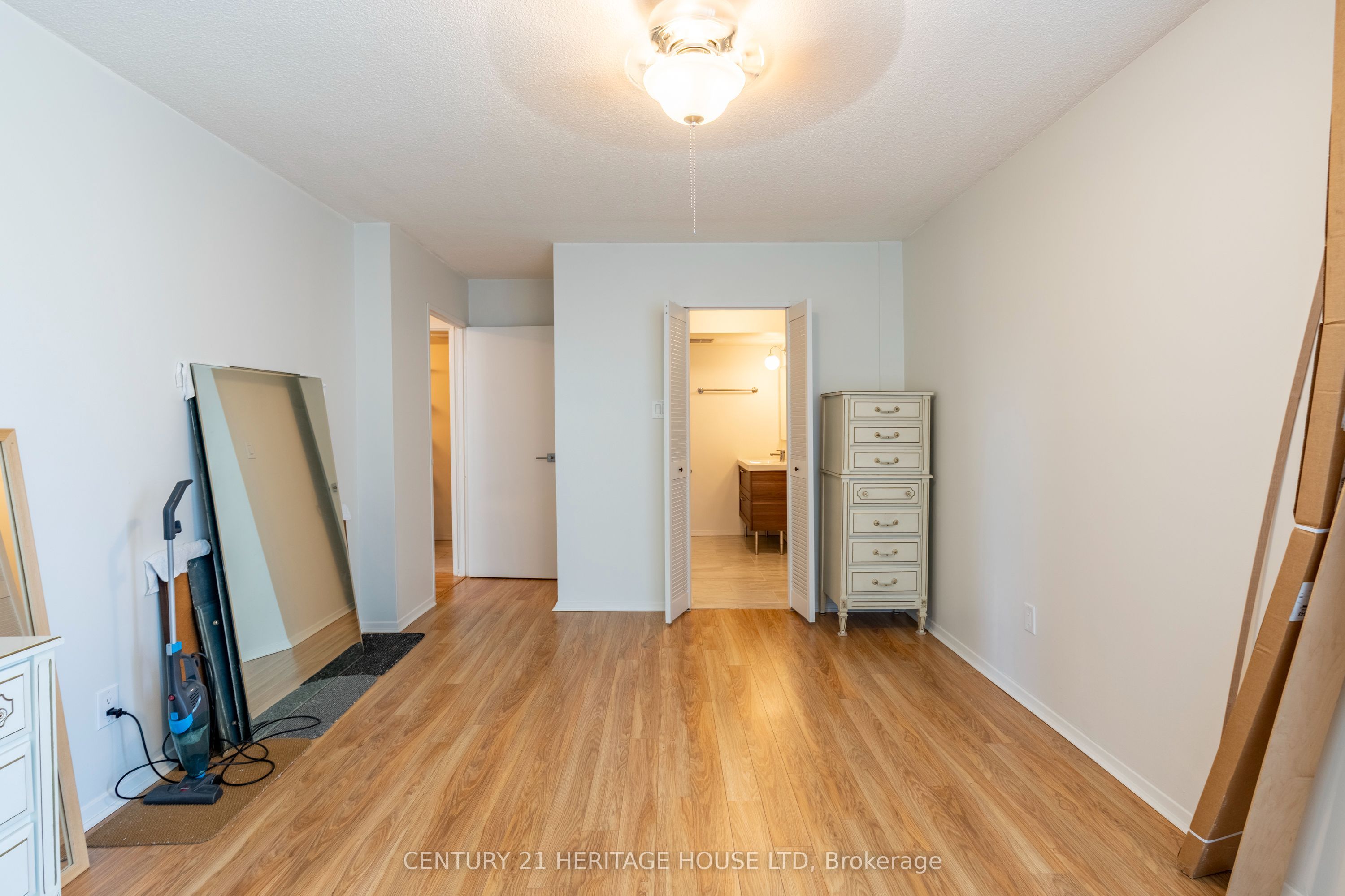 65 Westmount Road N 110 Property Photo 25