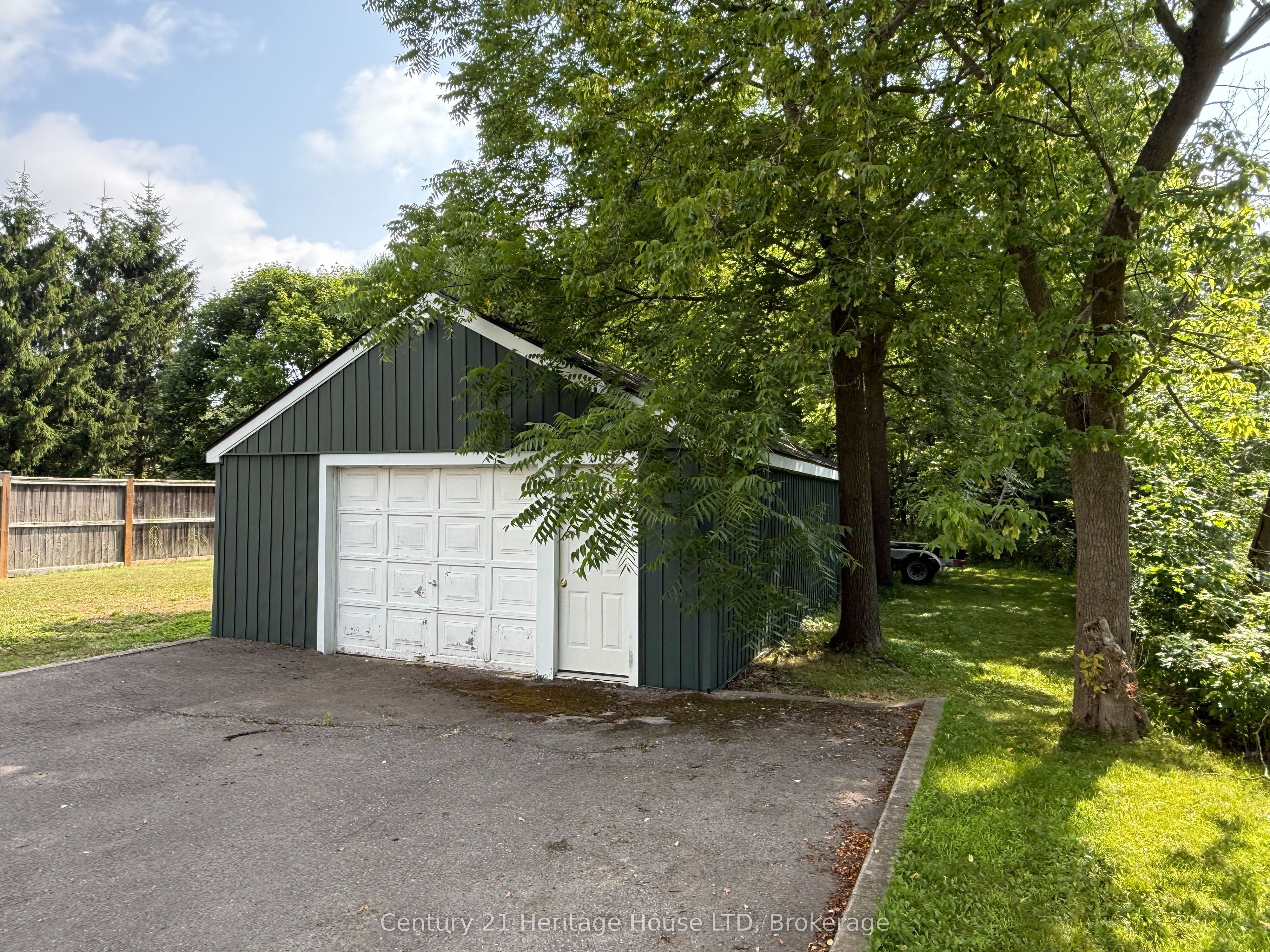 468 Ridge Road N Property Photo 24