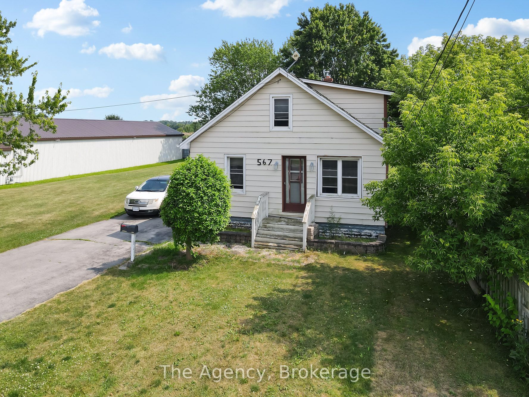 567 Killaly St E Property Photo 1