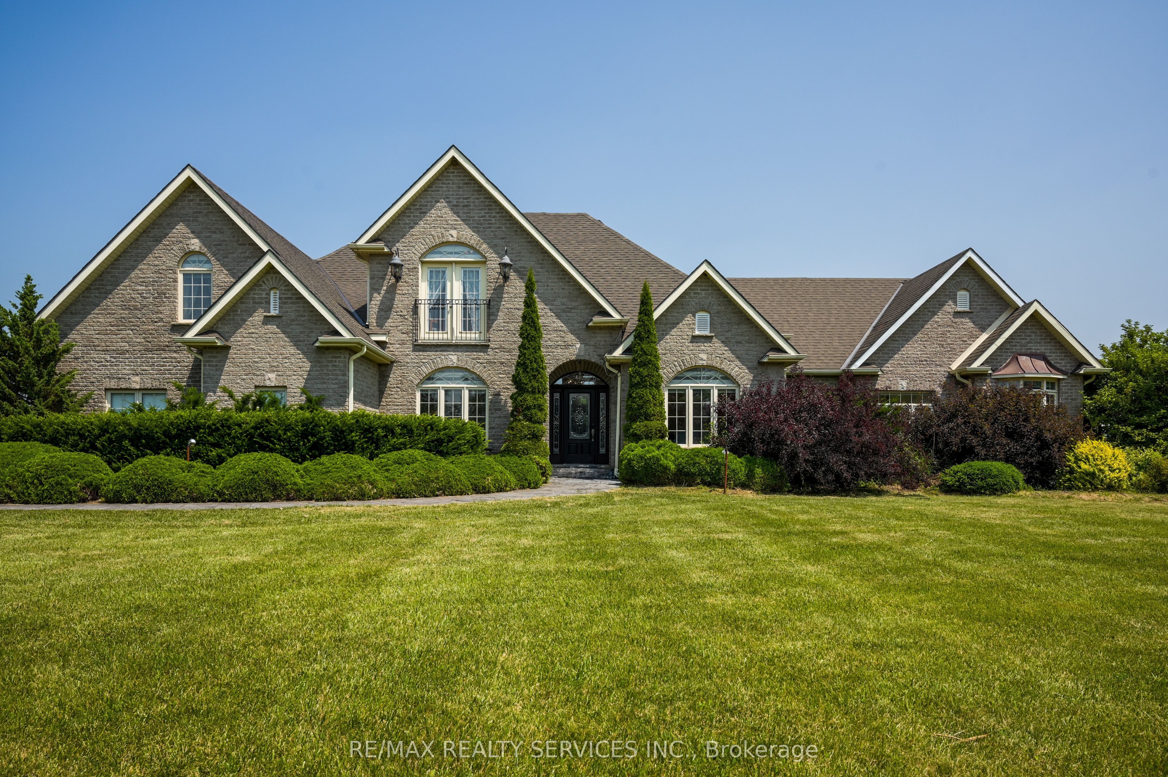 214&218 Maple Avenue S
