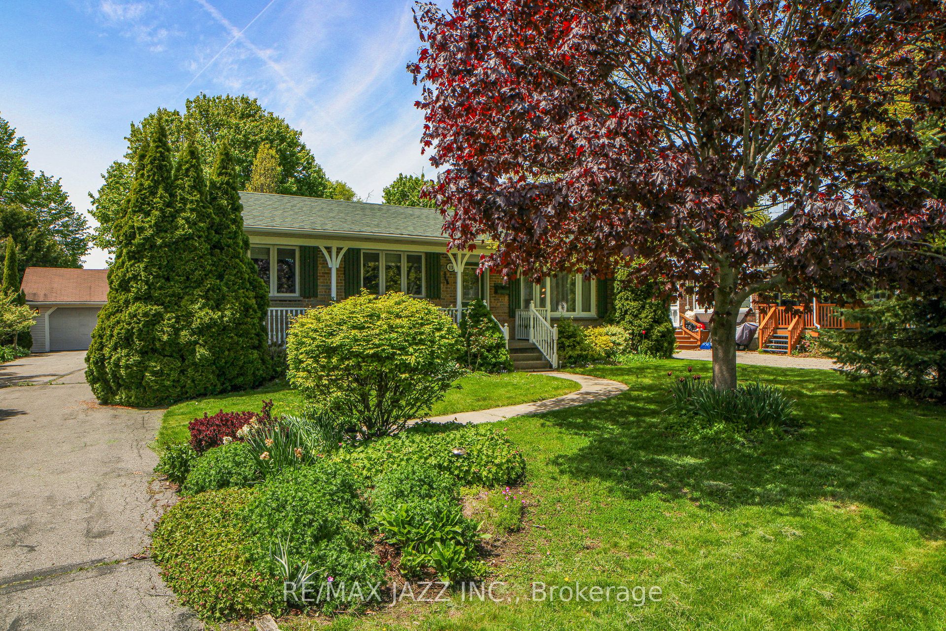 13 Springbrook Rd Property Photo 1
