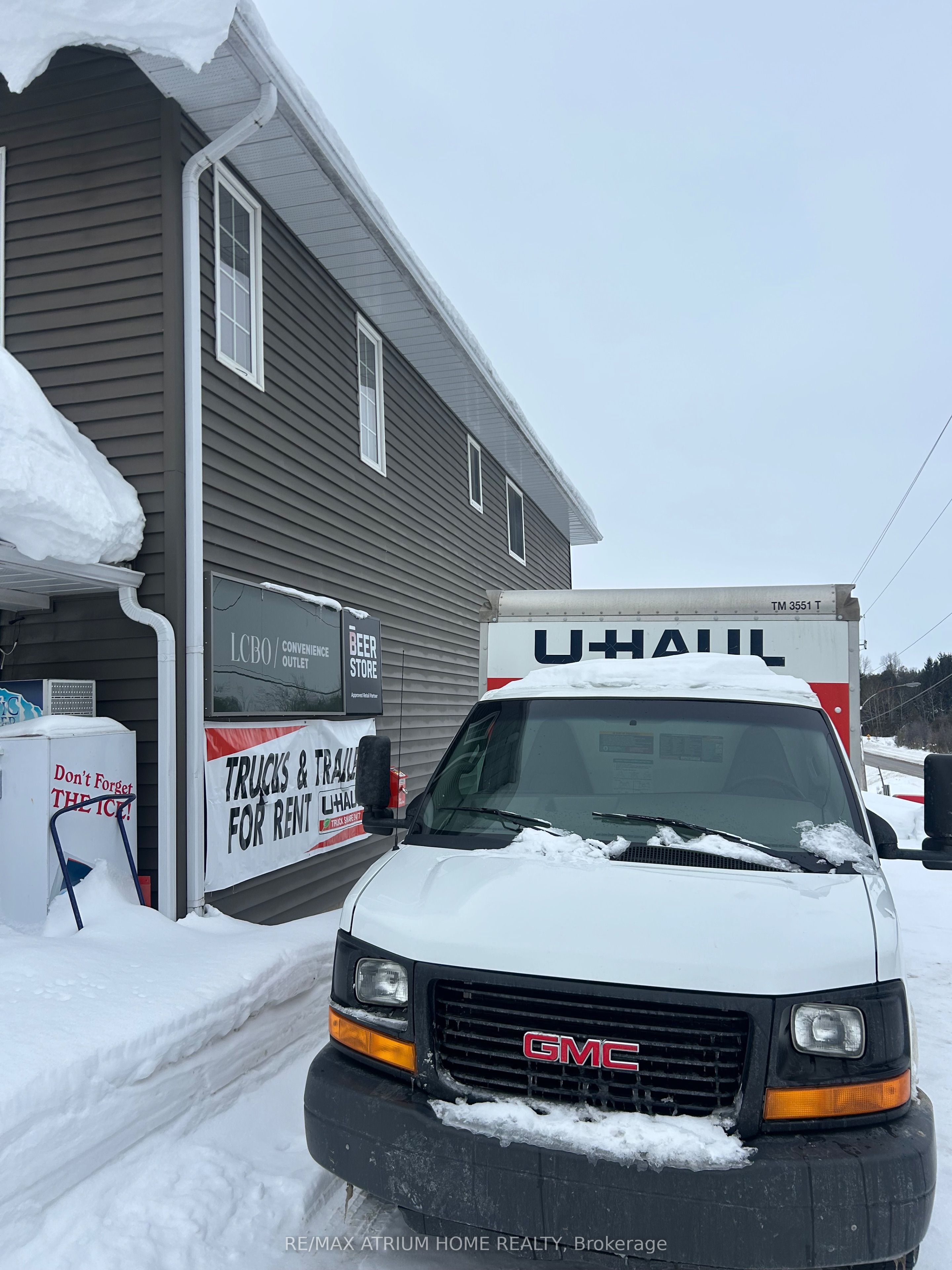 8 Queens St