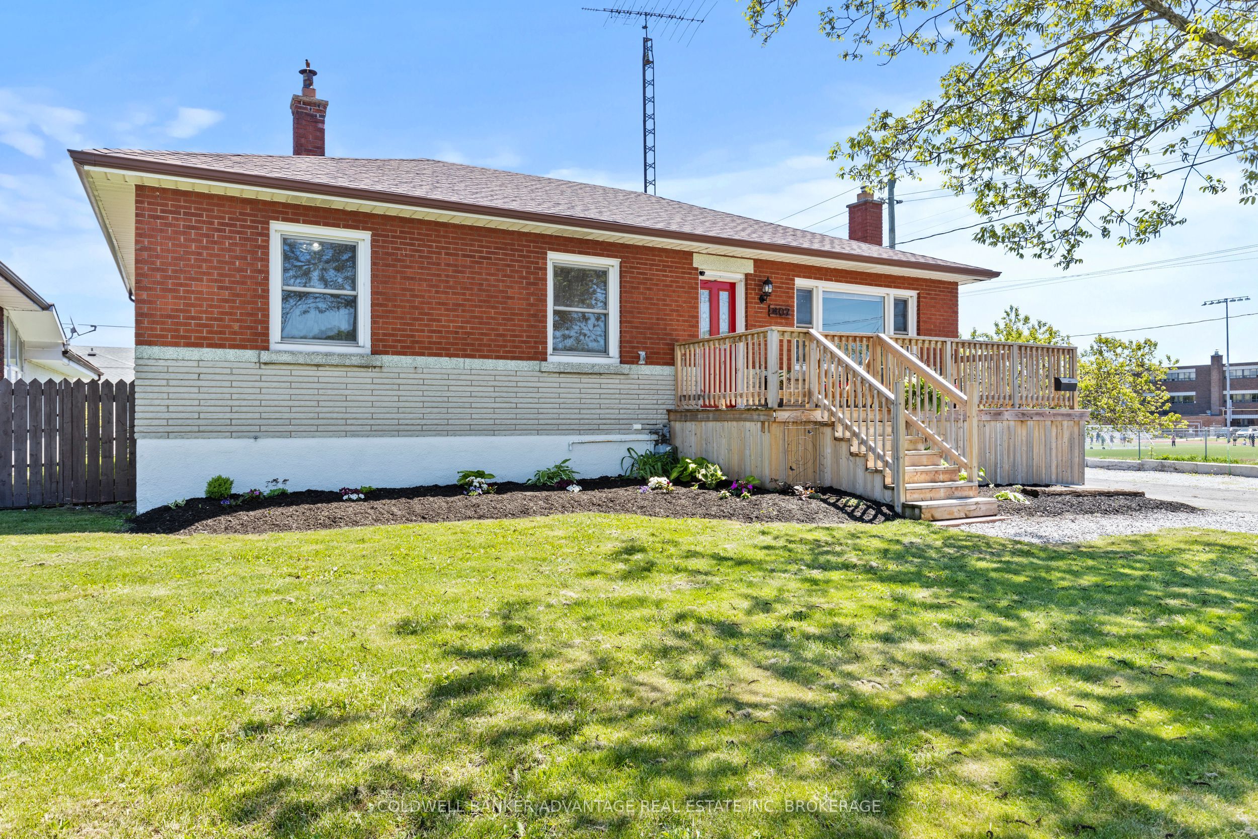 407 Steele Street Property Photo 1