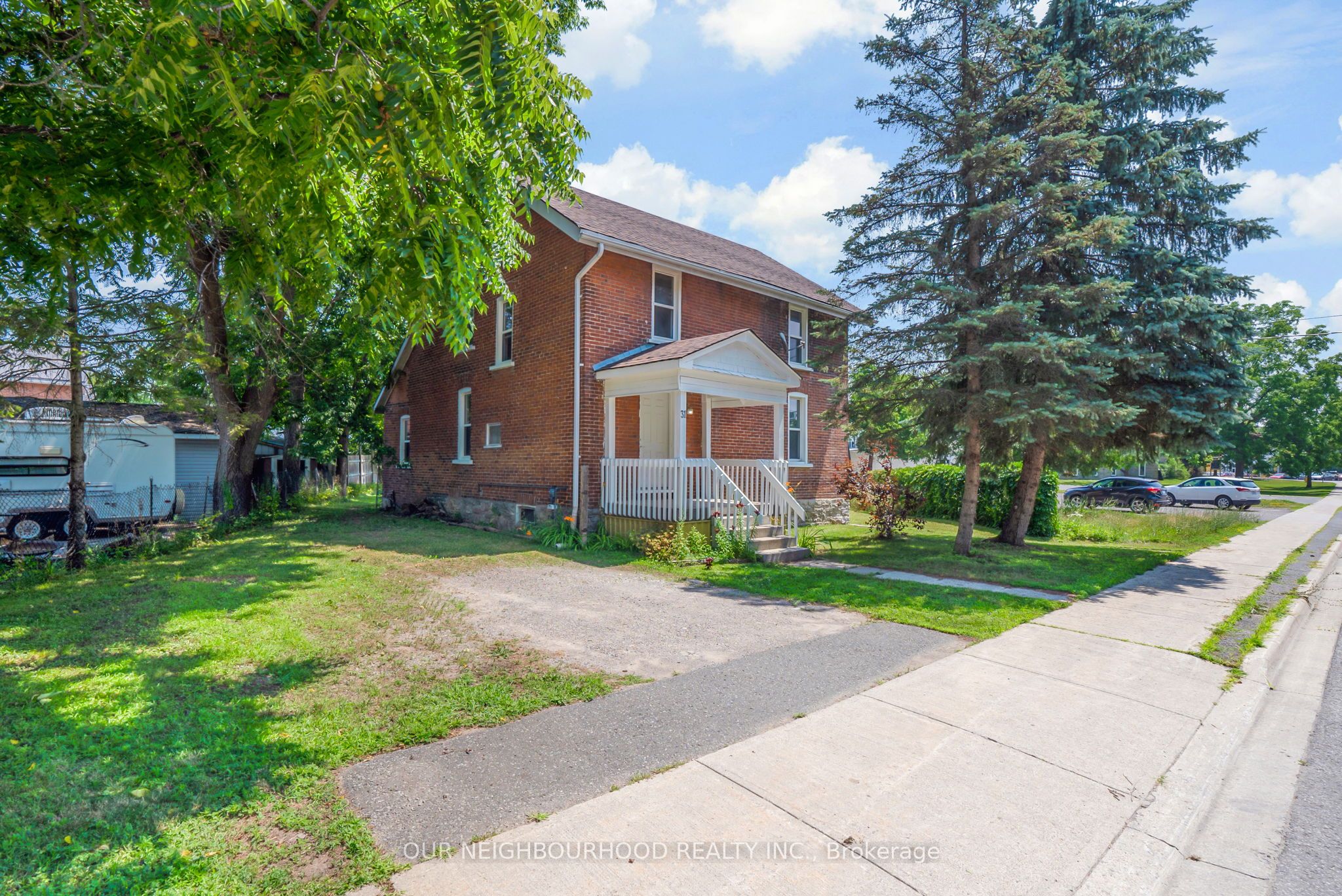 31 Canrobert Street N Property Photo 1