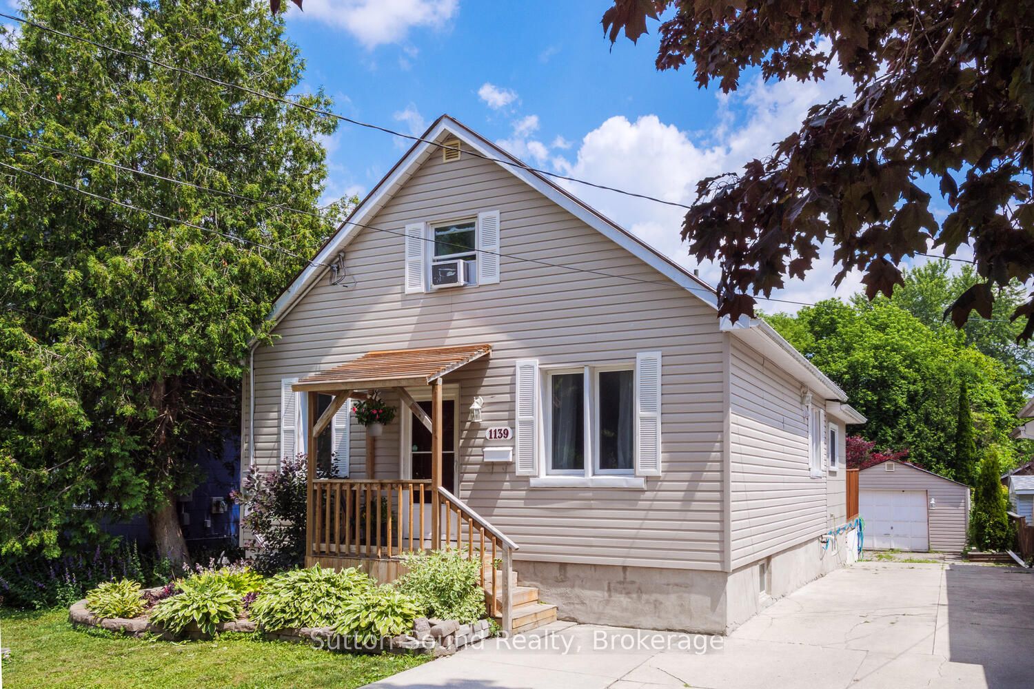 1139 4th Avenue W Property Photo 1