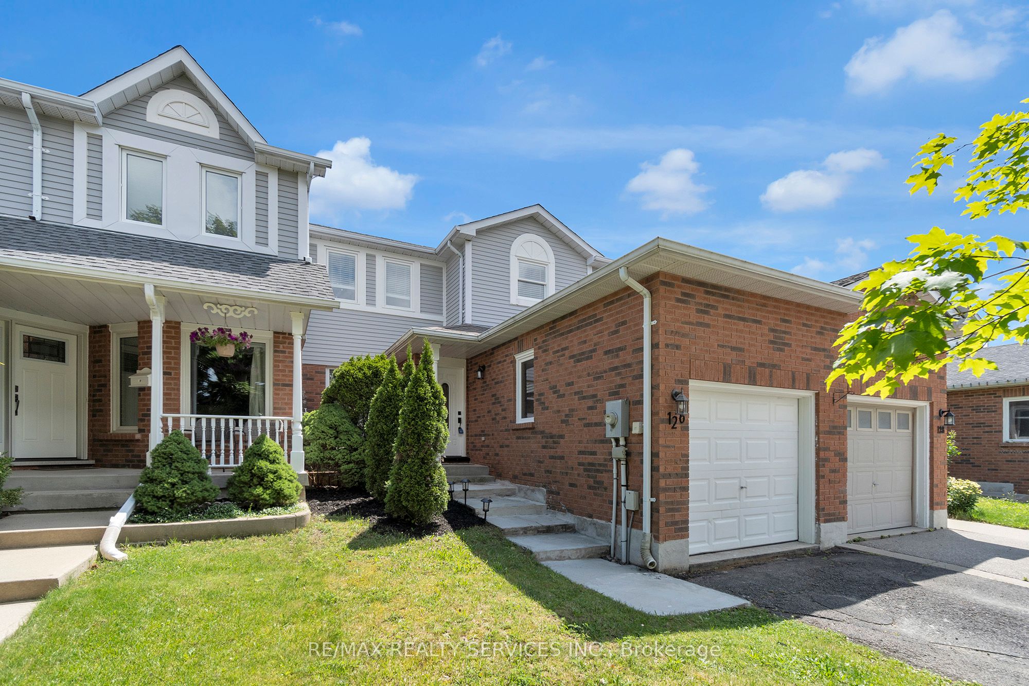 126 Fairgreen Close Property Photo 1