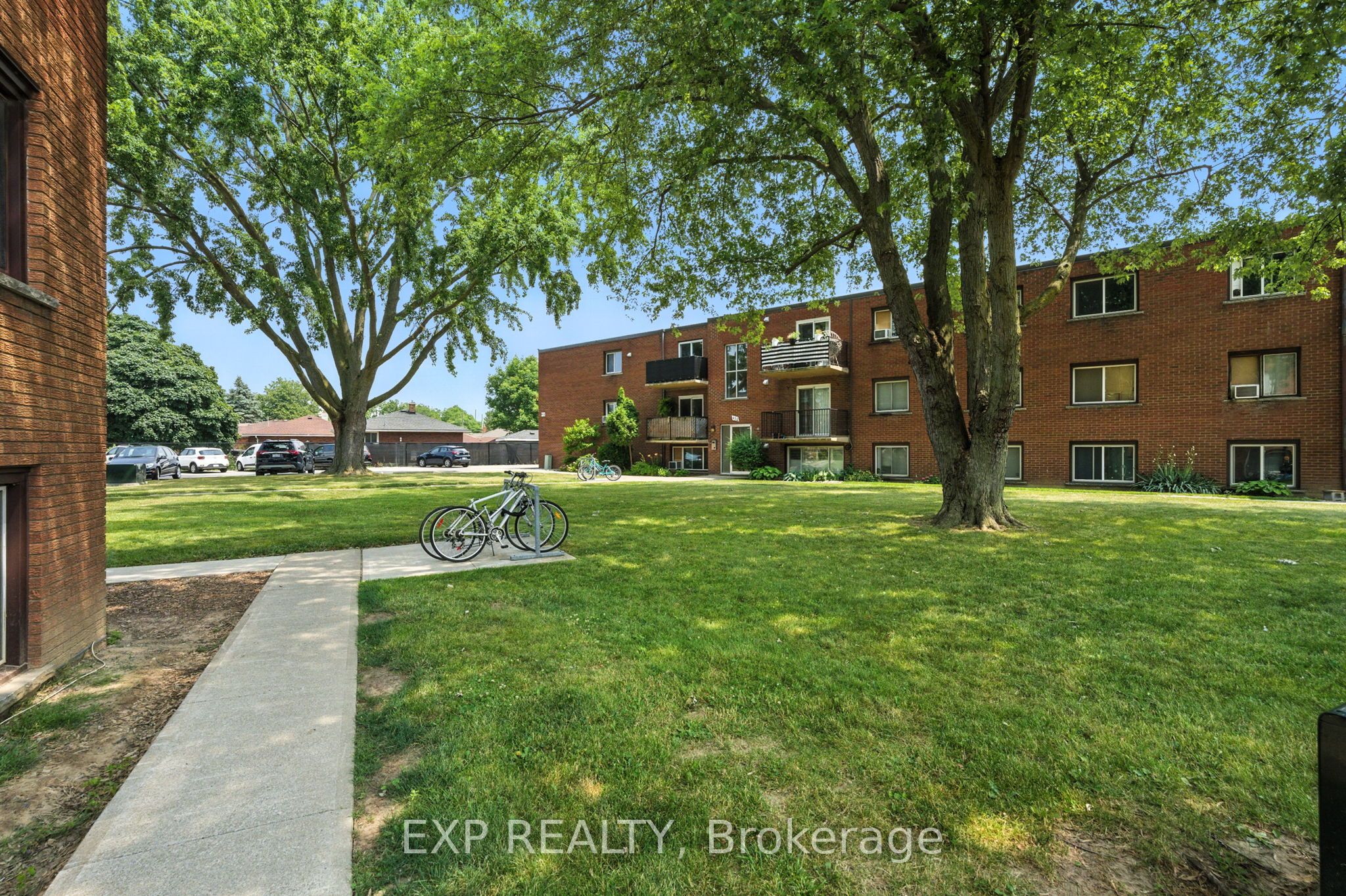 450 Carlton St Property Photo 1