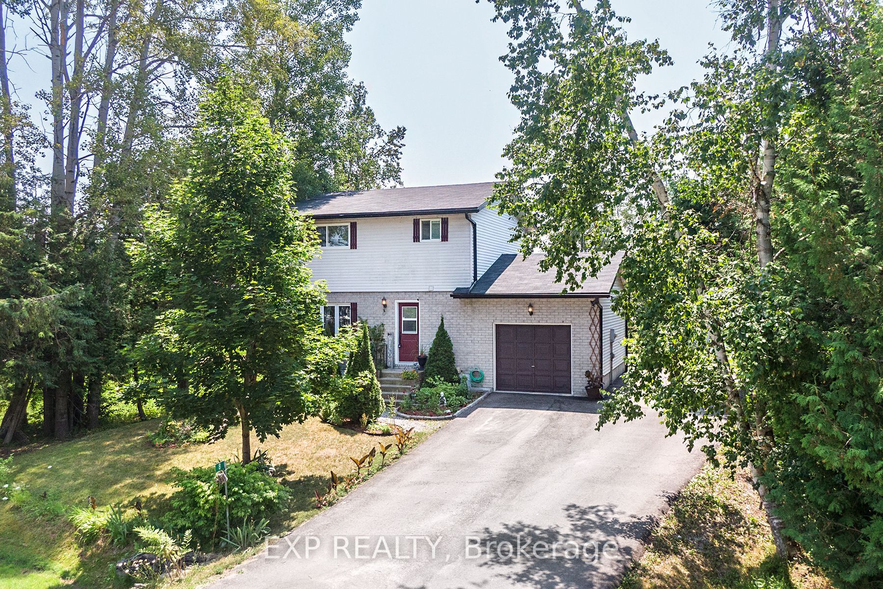 8 Pinewood Blvd Property Photo 1