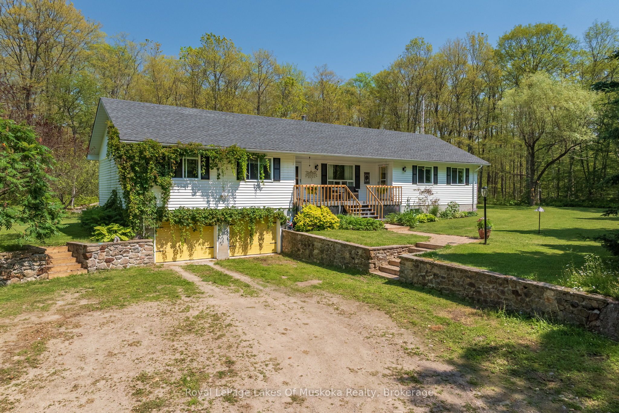 1101 Starratt Road Property Photo 1