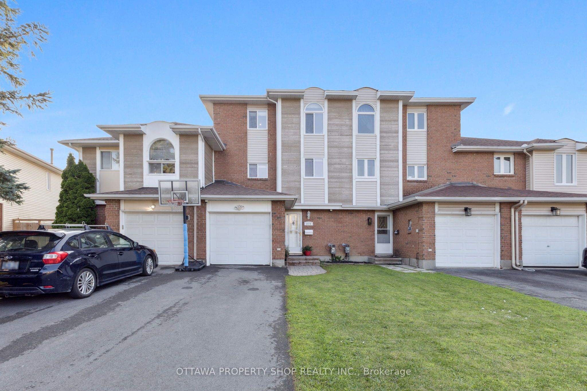 1575 Thurlow St Property Photo 1