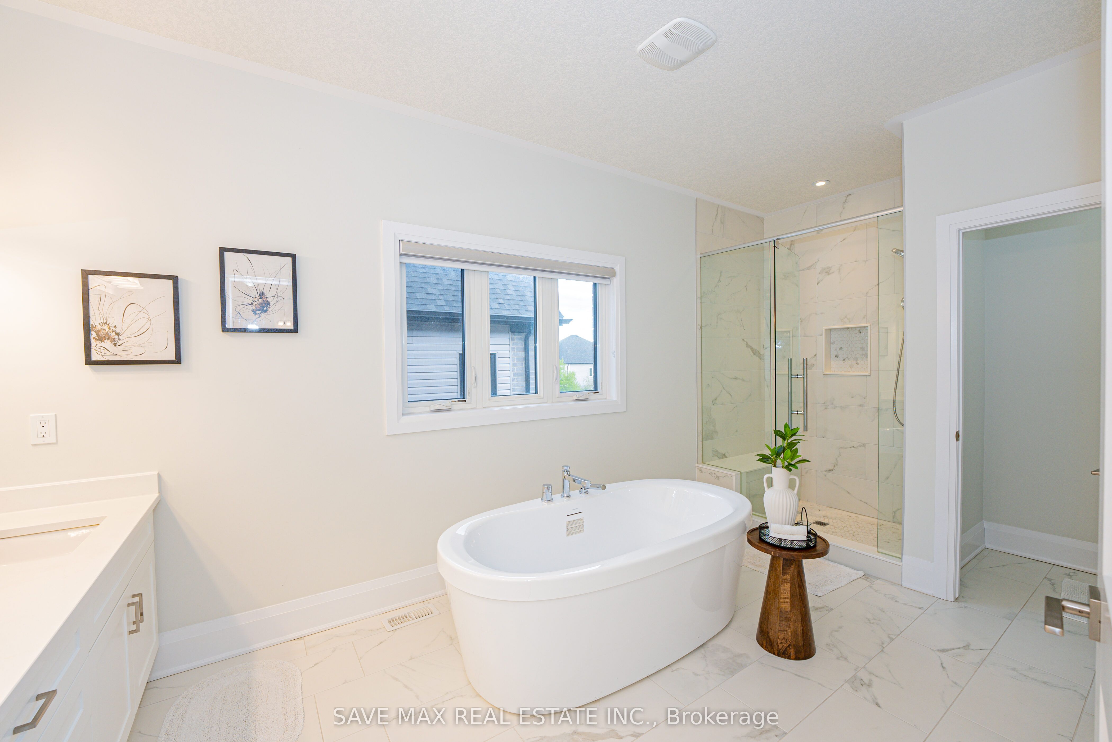 26 Falconridge Drive Property Photo 29