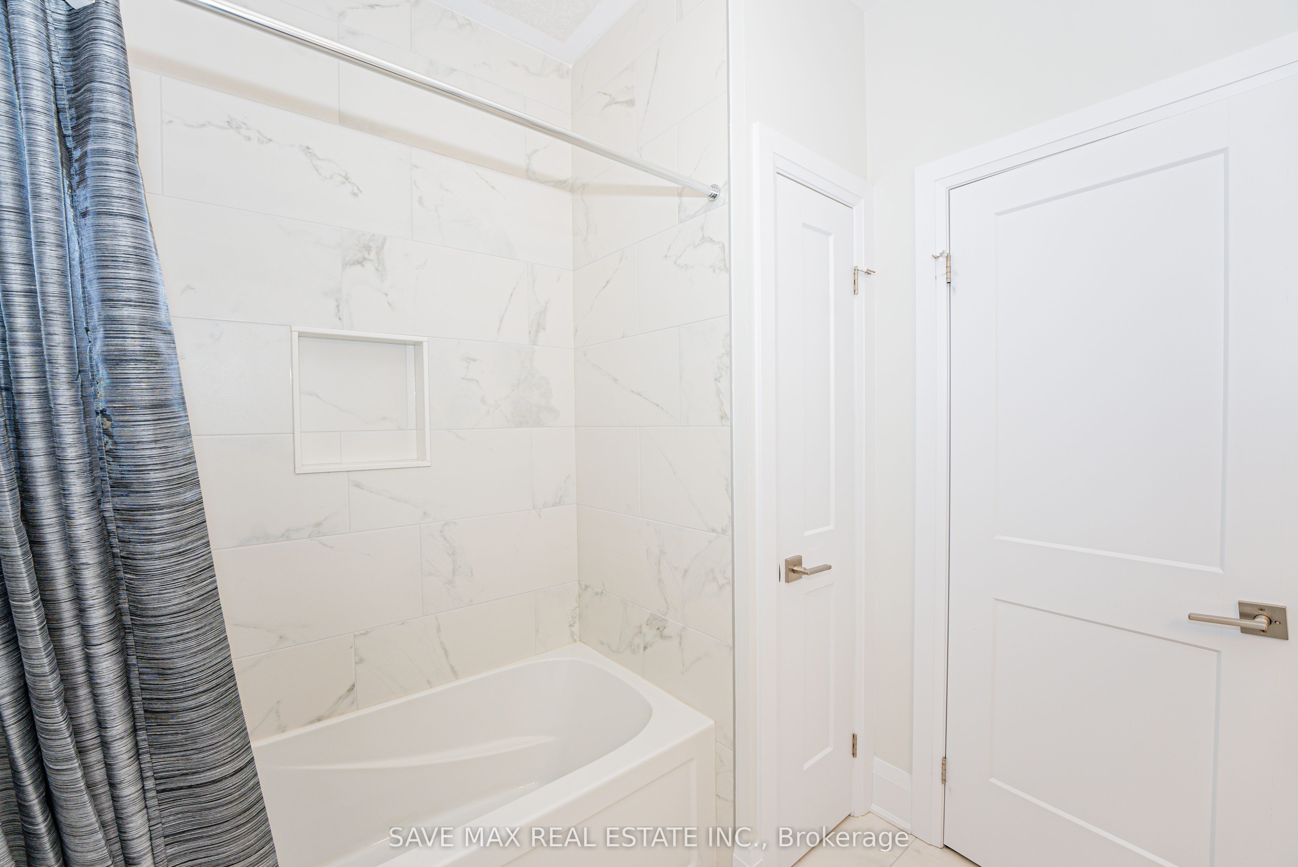 26 Falconridge Drive Property Photo 37