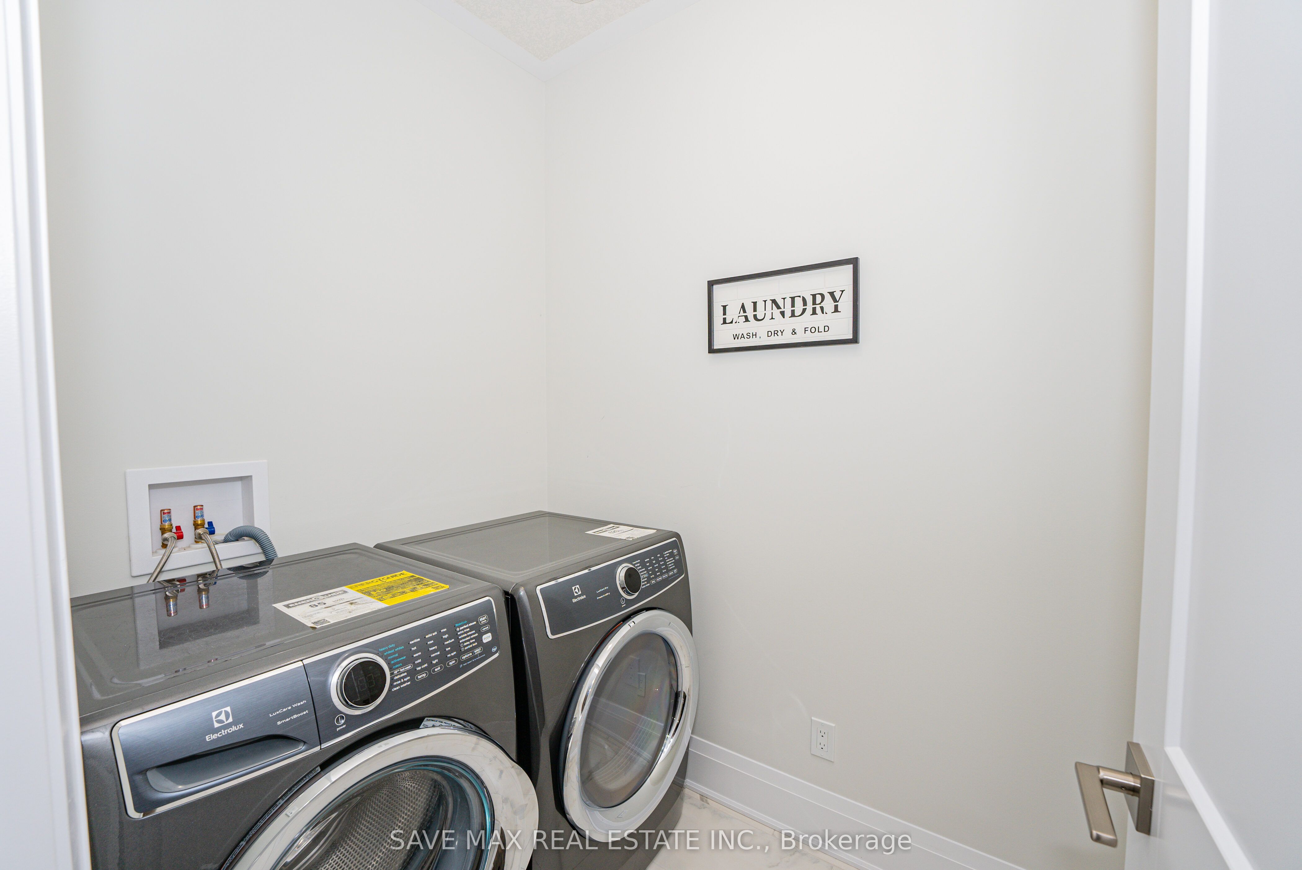 26 Falconridge Drive Property Photo 38