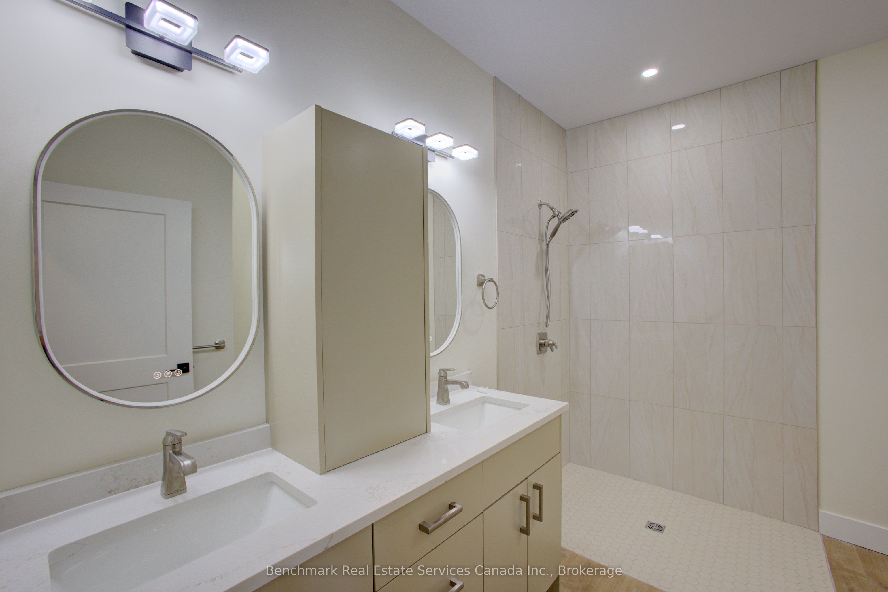 1182 Queen Street 66 Property Photo 27
