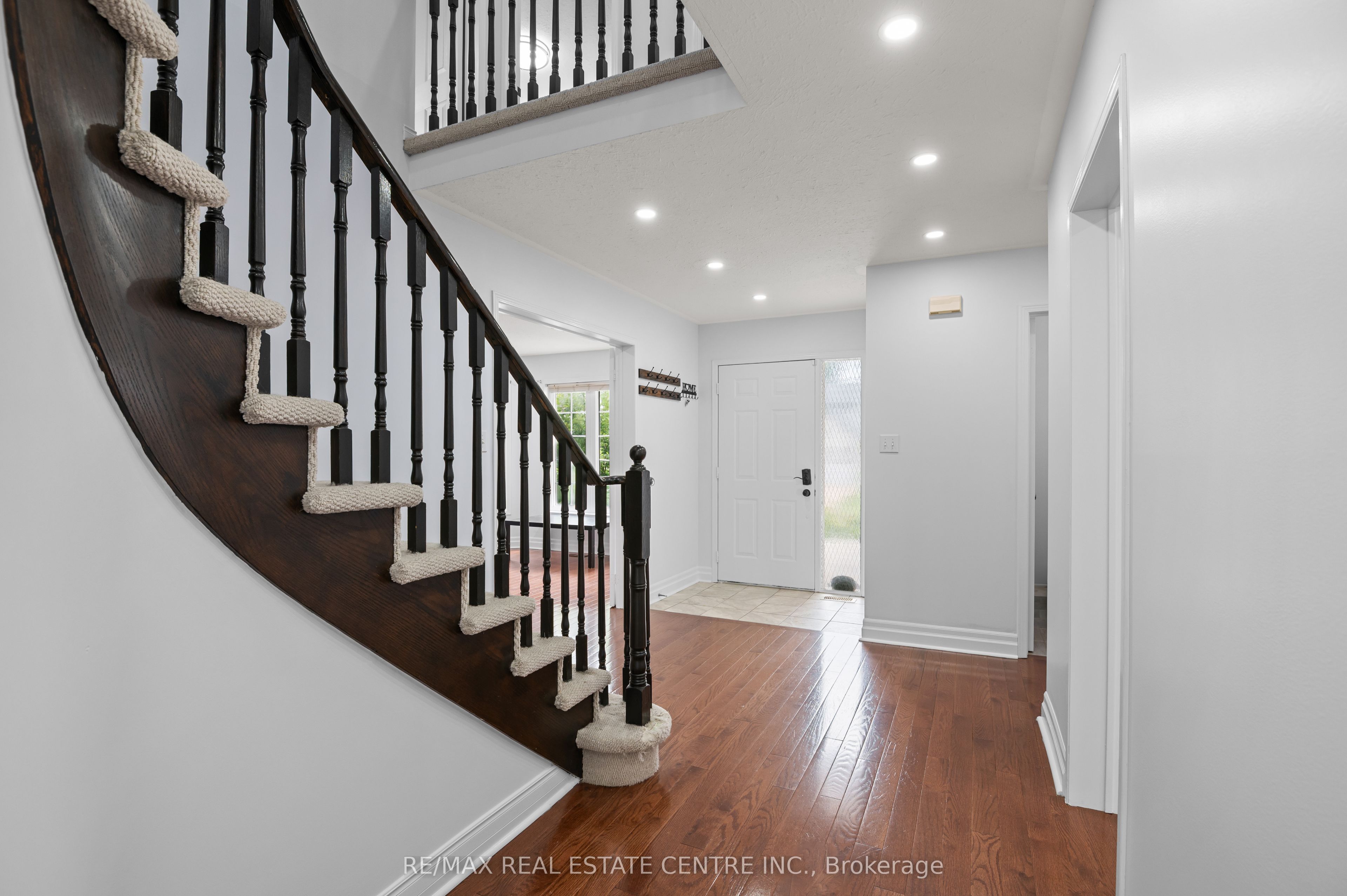 416 Olde Village Lane Property Photo 6