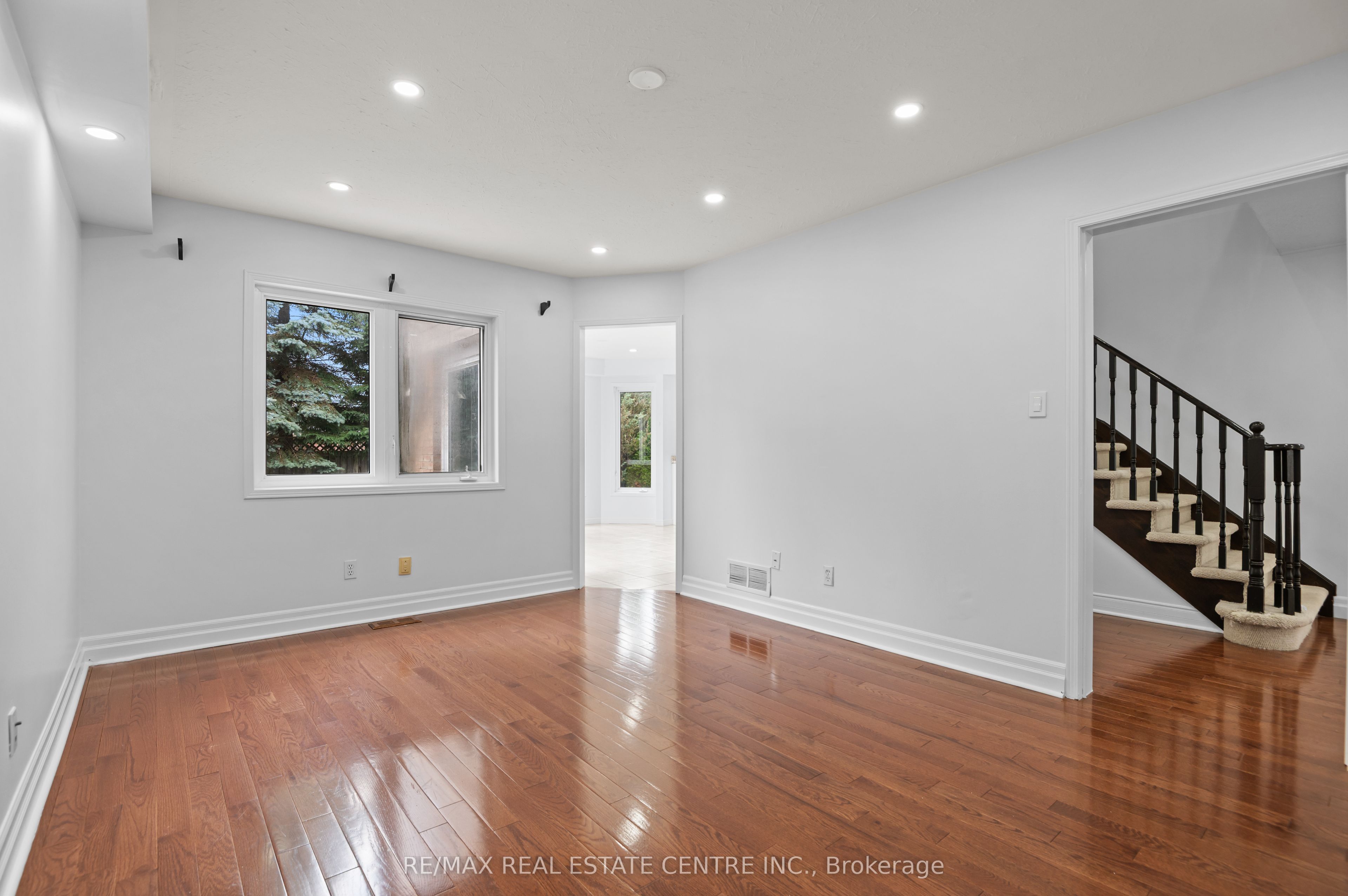 416 Olde Village Lane Property Photo 13