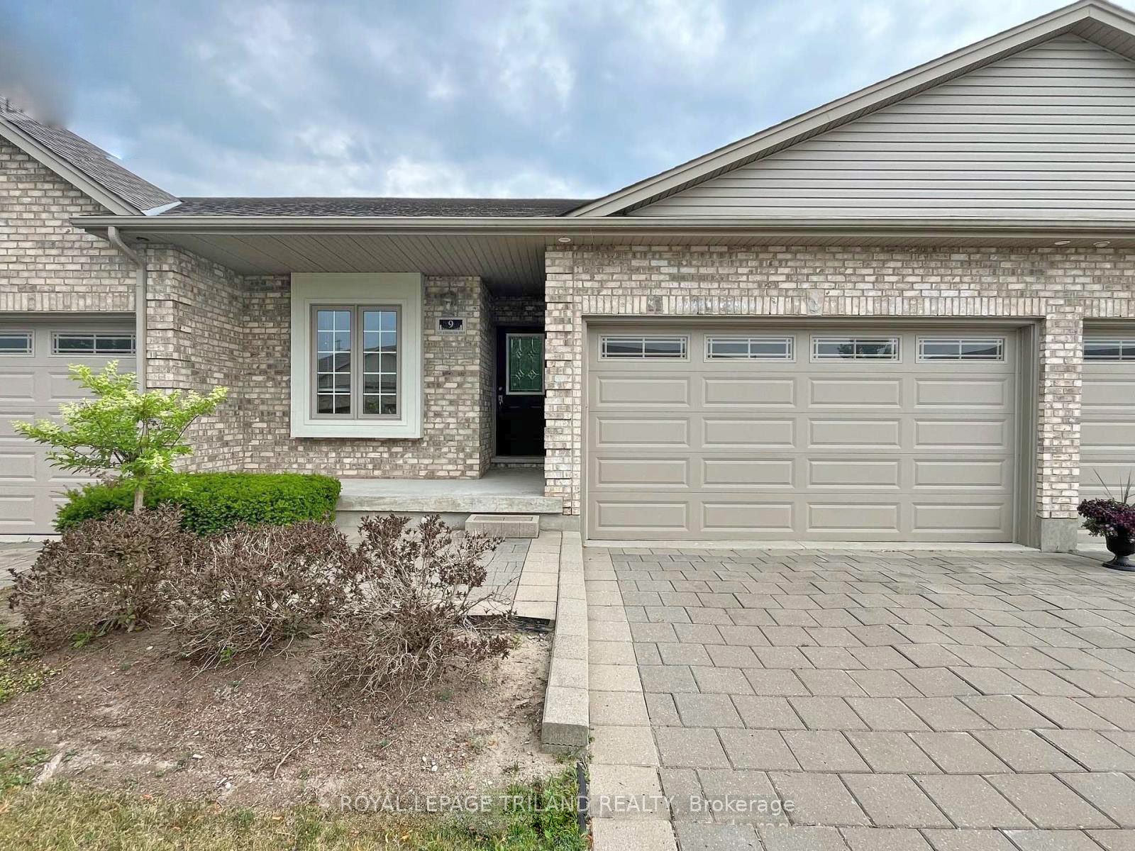 1571 Coronation Drive 9 Property Photo 1