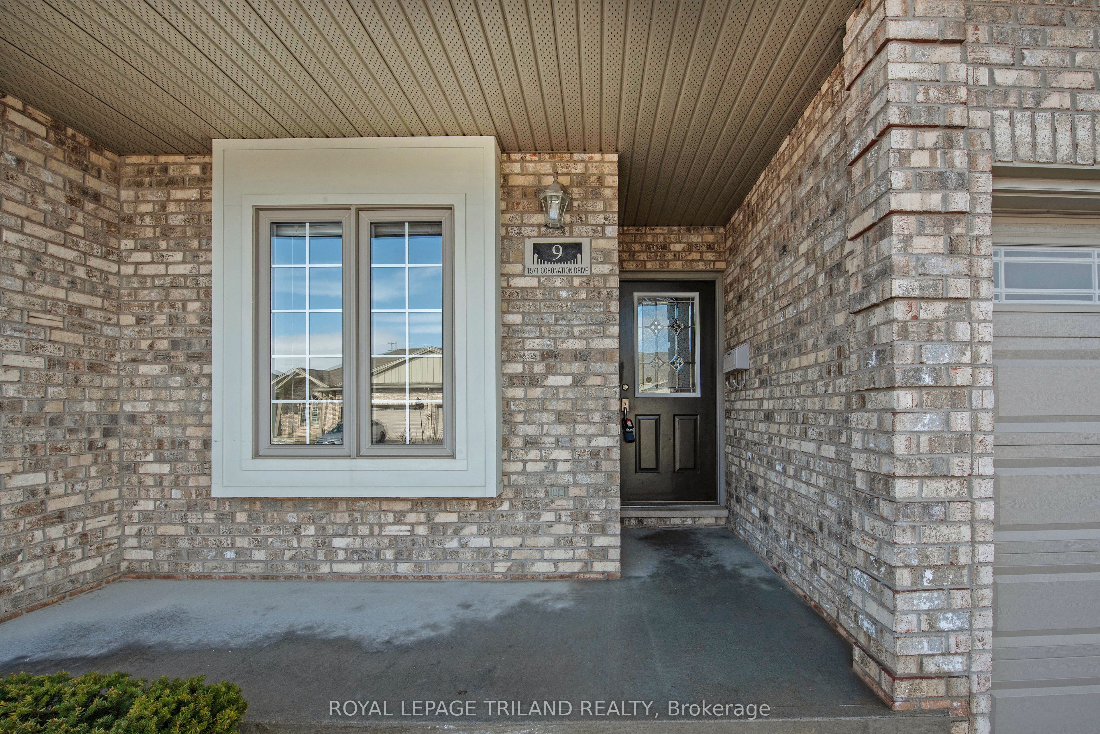 1571 Coronation Drive 9 Property Photo 3