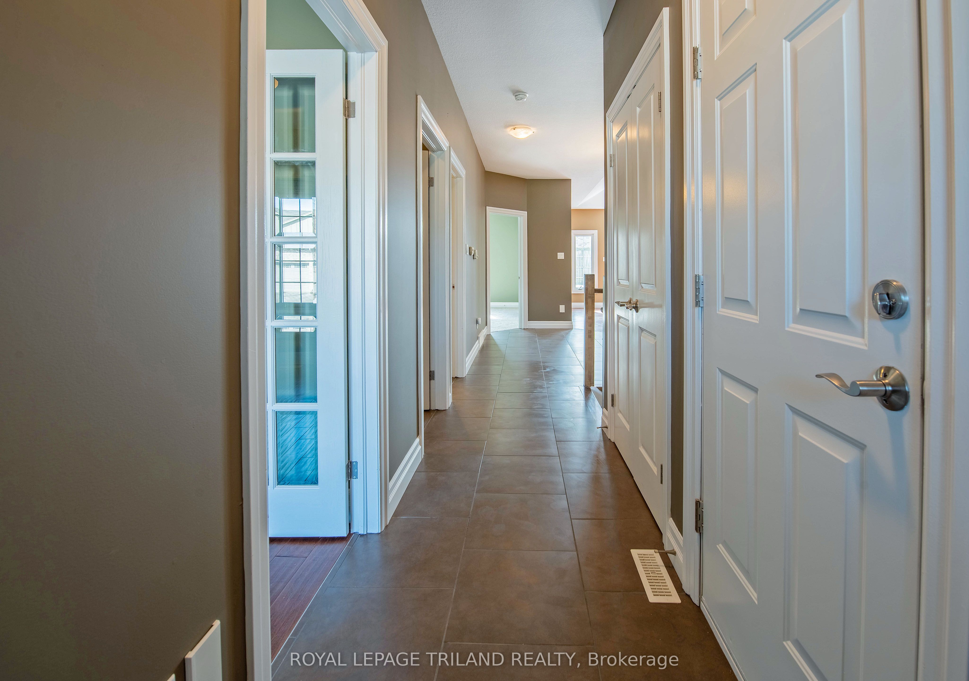 1571 Coronation Drive 9 Property Photo 4