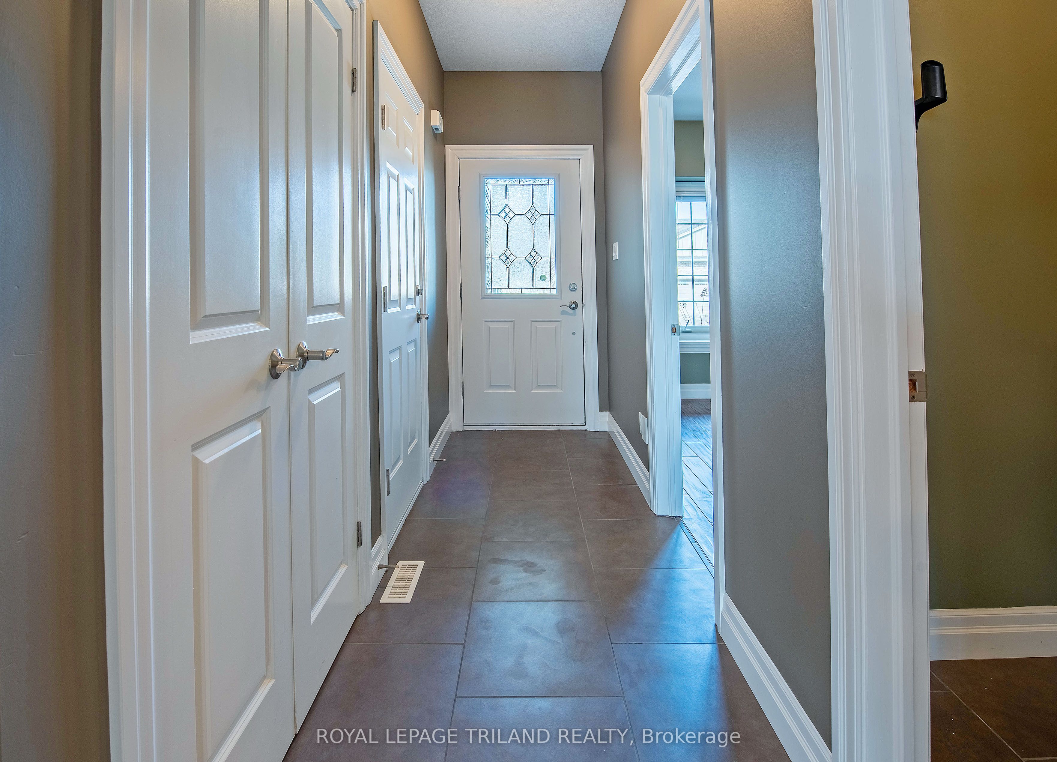 1571 Coronation Drive 9 Property Photo 5