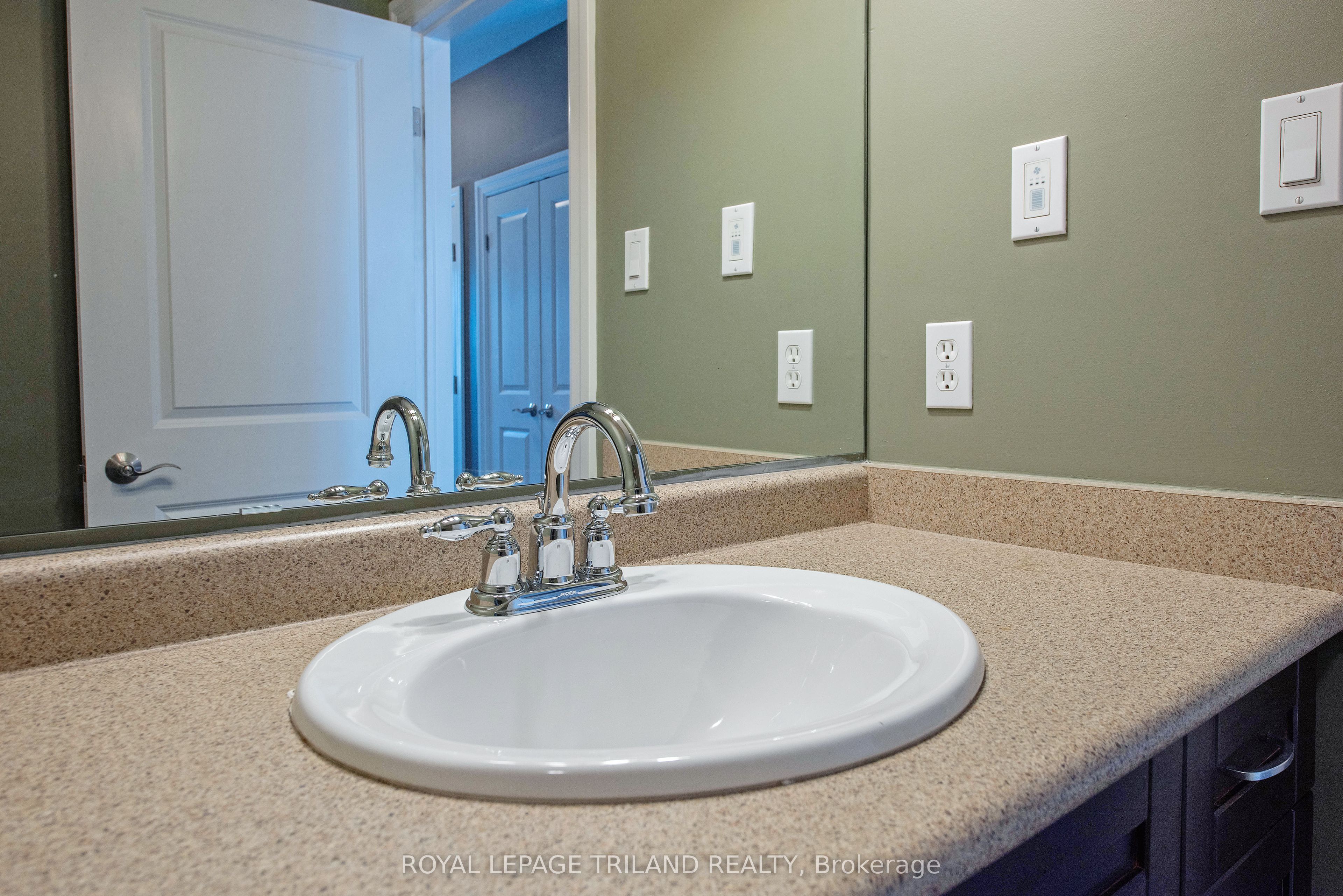 1571 Coronation Drive 9 Property Photo 8