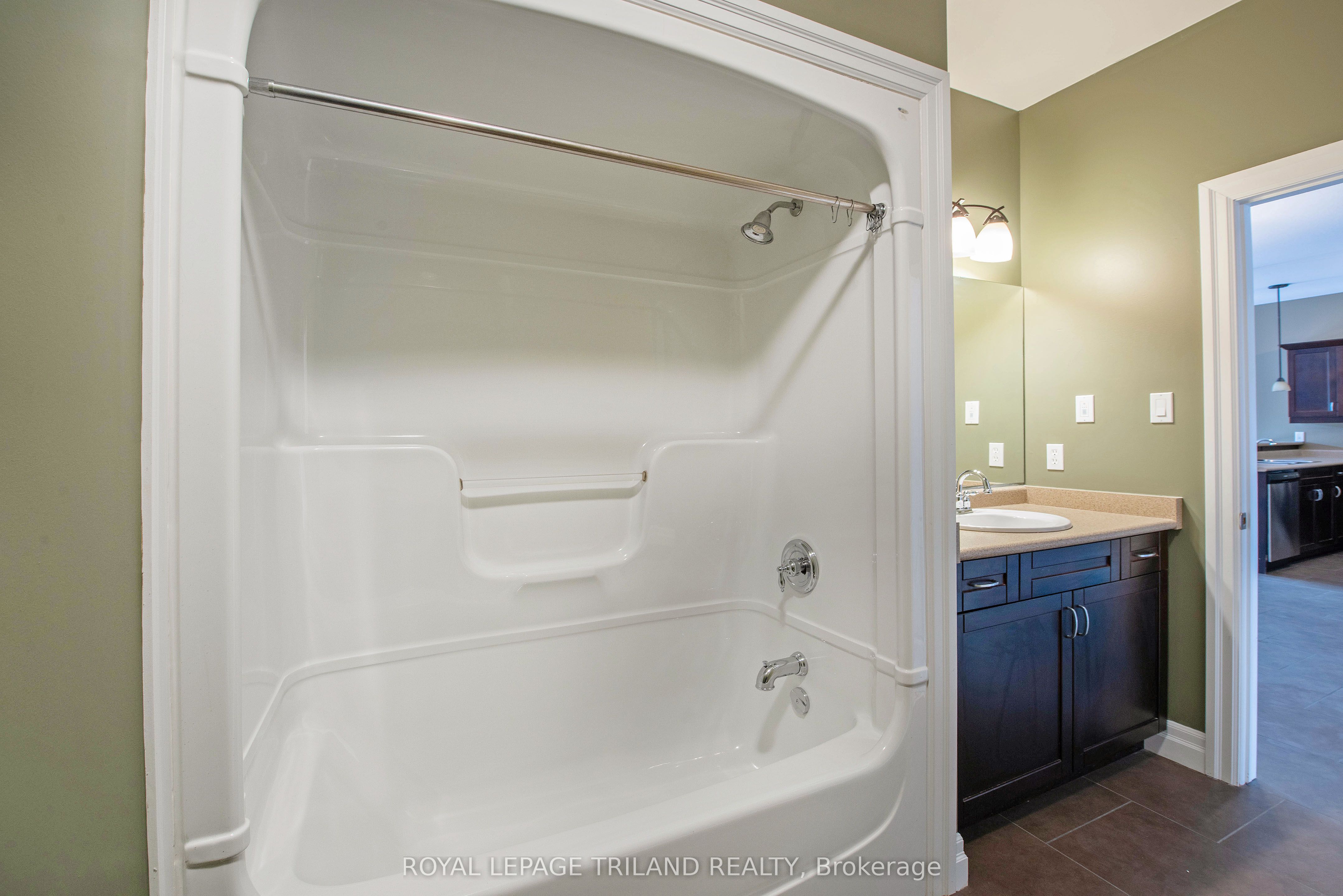 1571 Coronation Drive 9 Property Photo 9