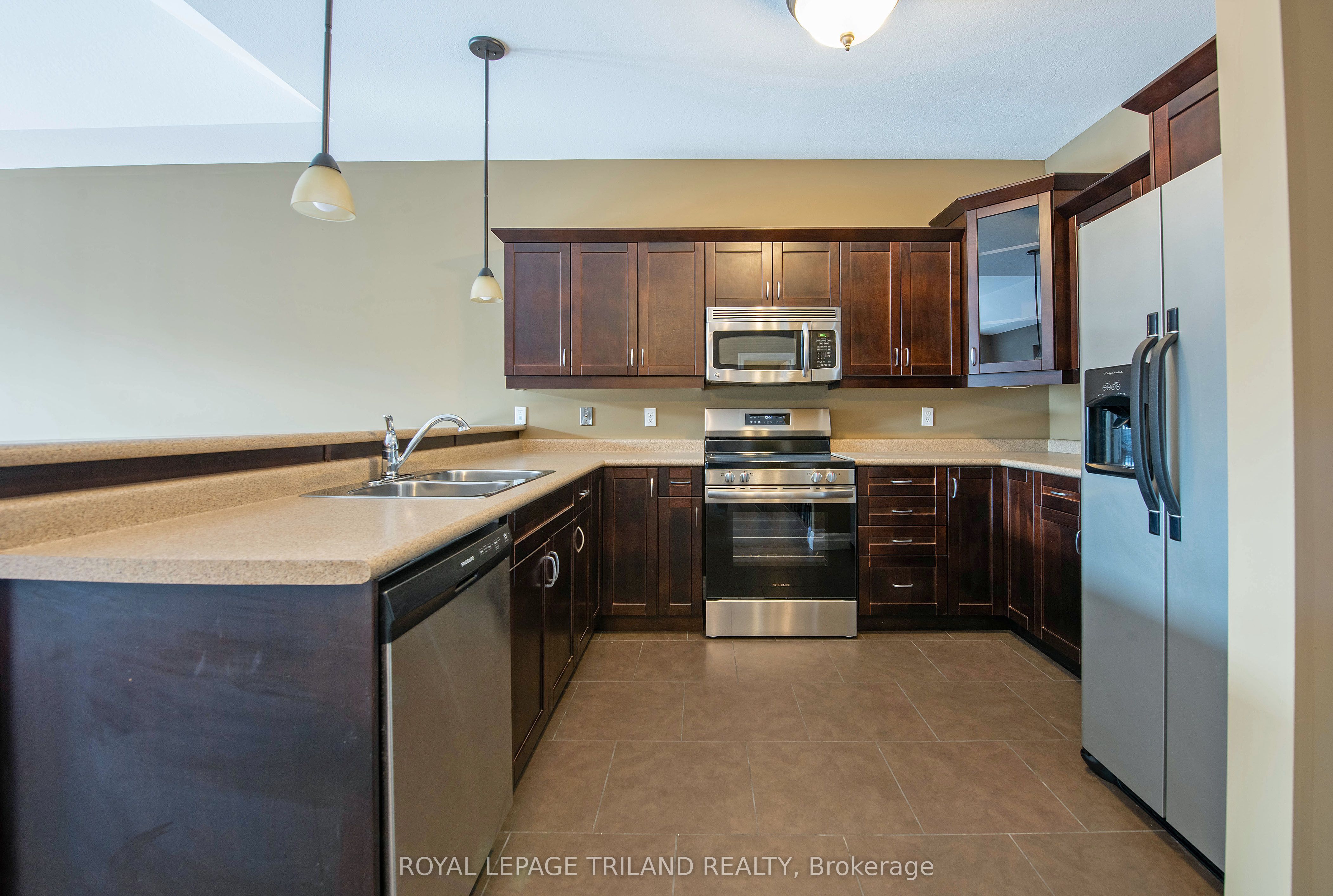 1571 Coronation Drive 9 Property Photo 12