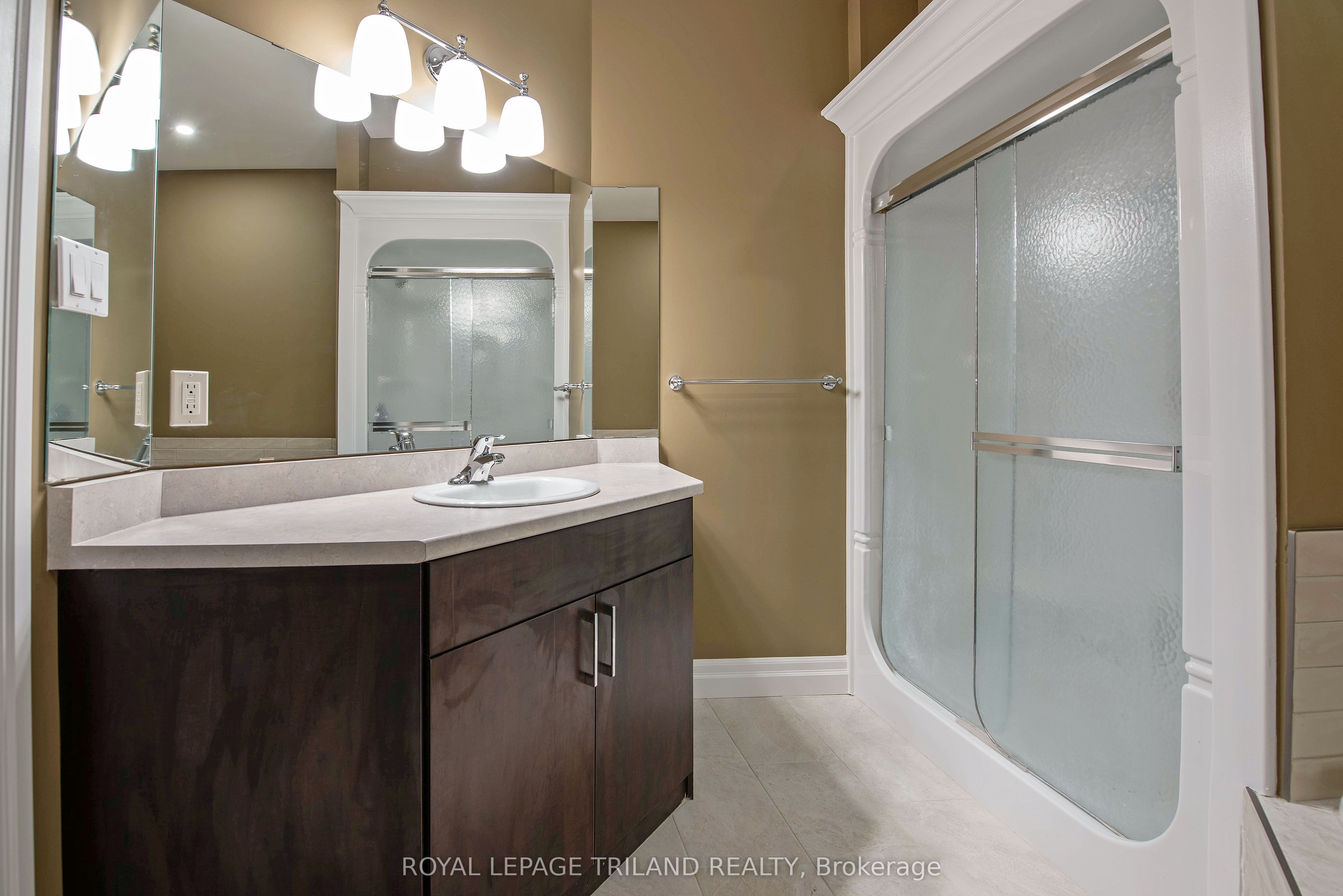 1571 Coronation Drive 9 Property Photo 25