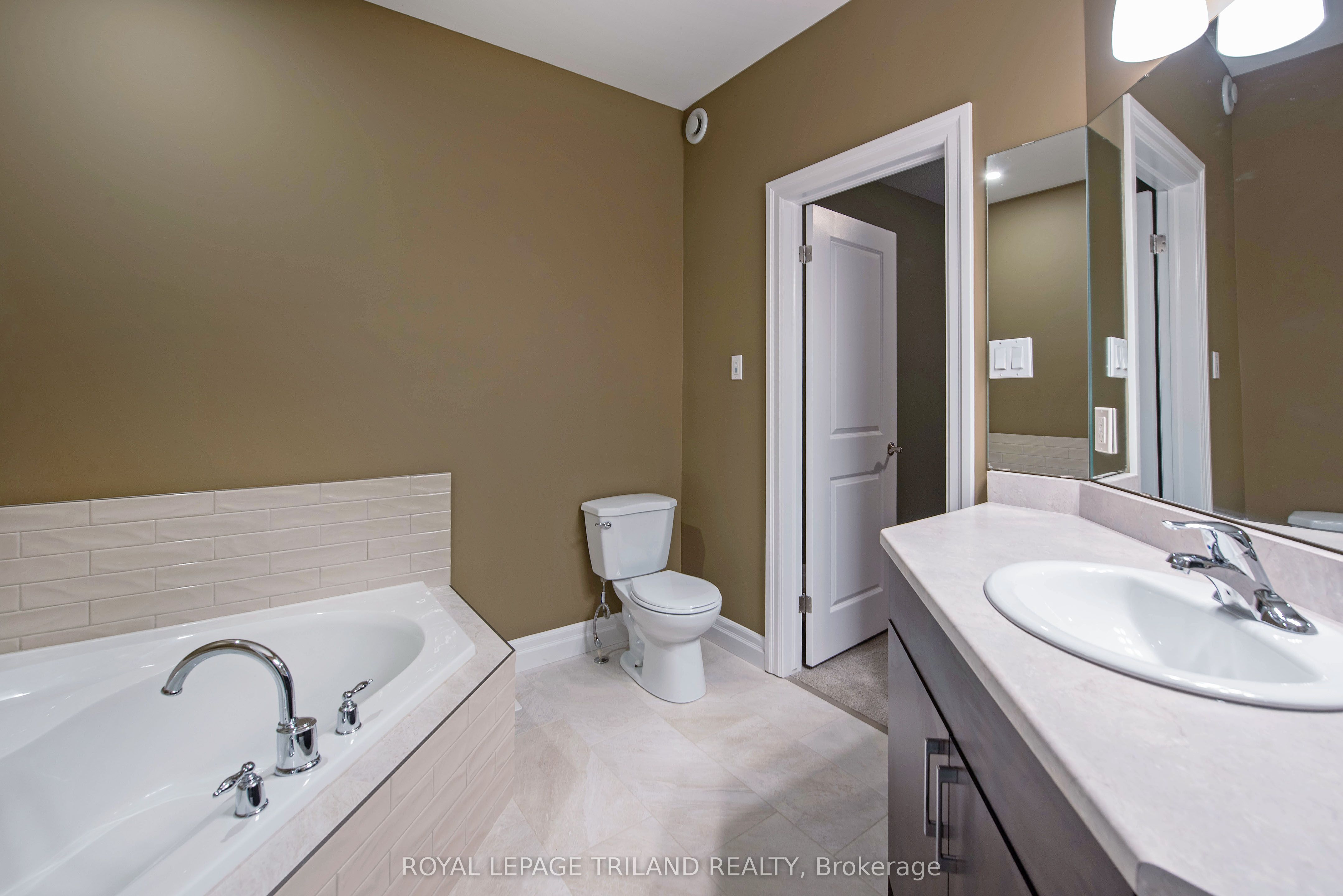 1571 Coronation Drive 9 Property Photo 26