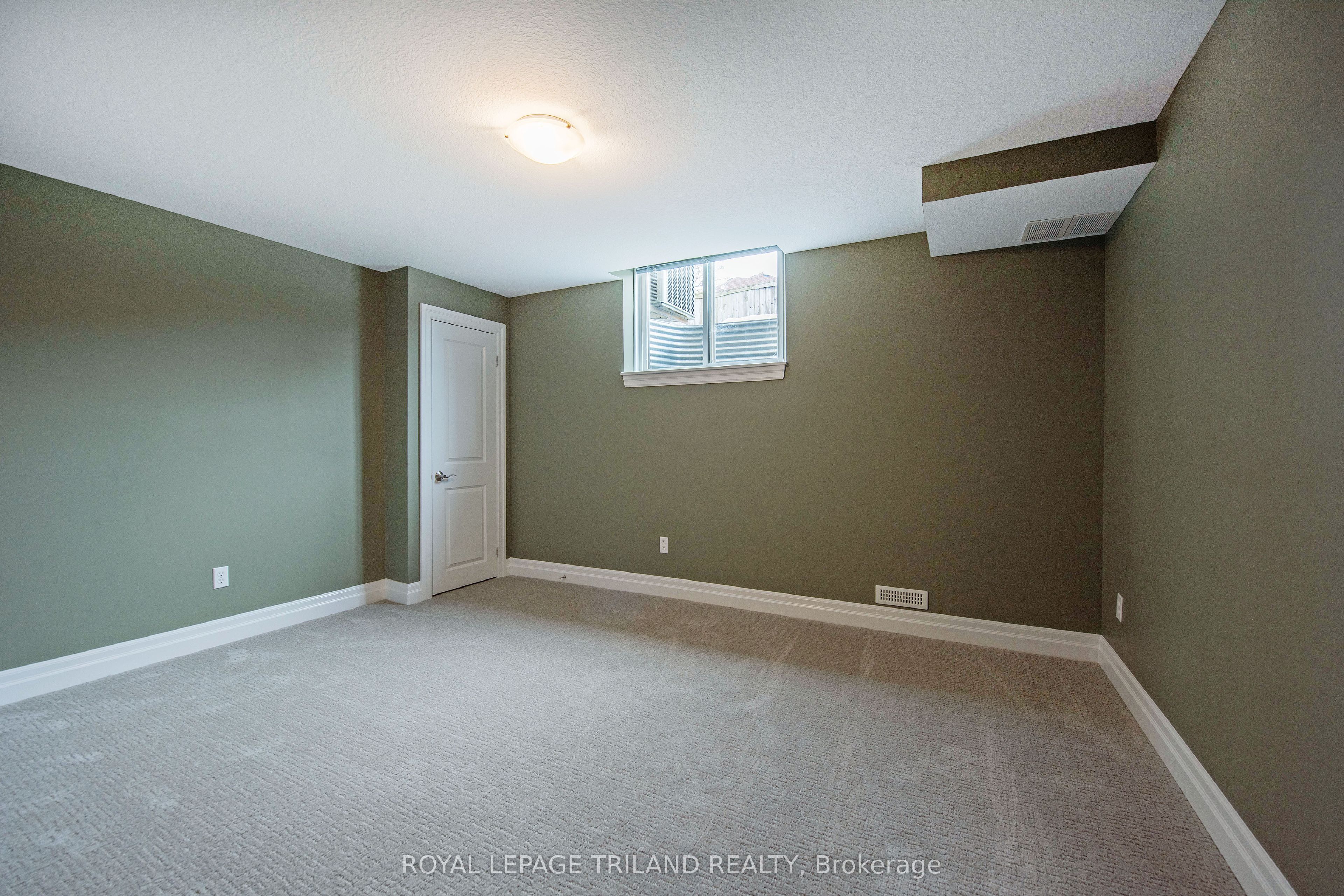 1571 Coronation Drive 9 Property Photo 38