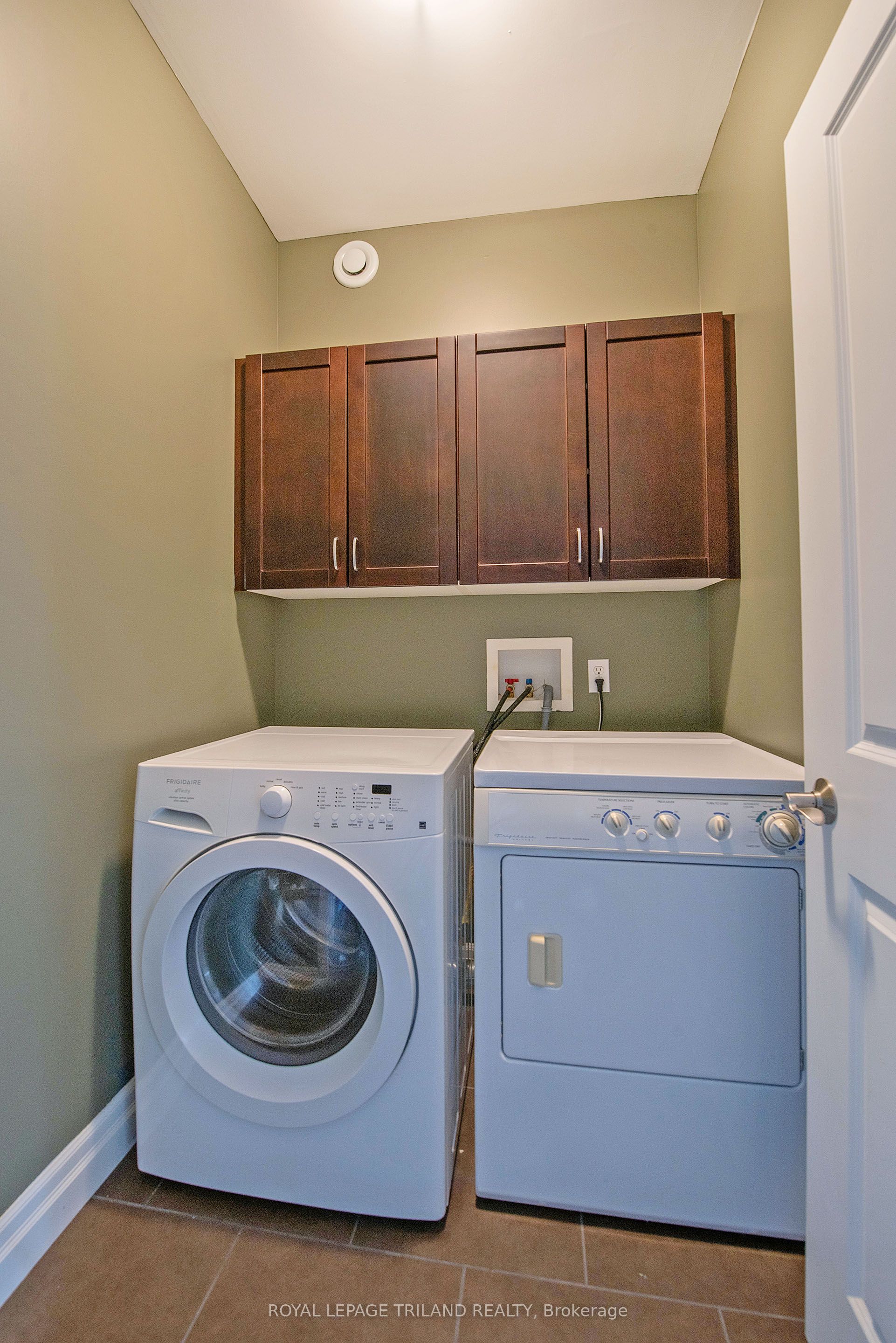 1571 Coronation Drive 9 Property Photo 40