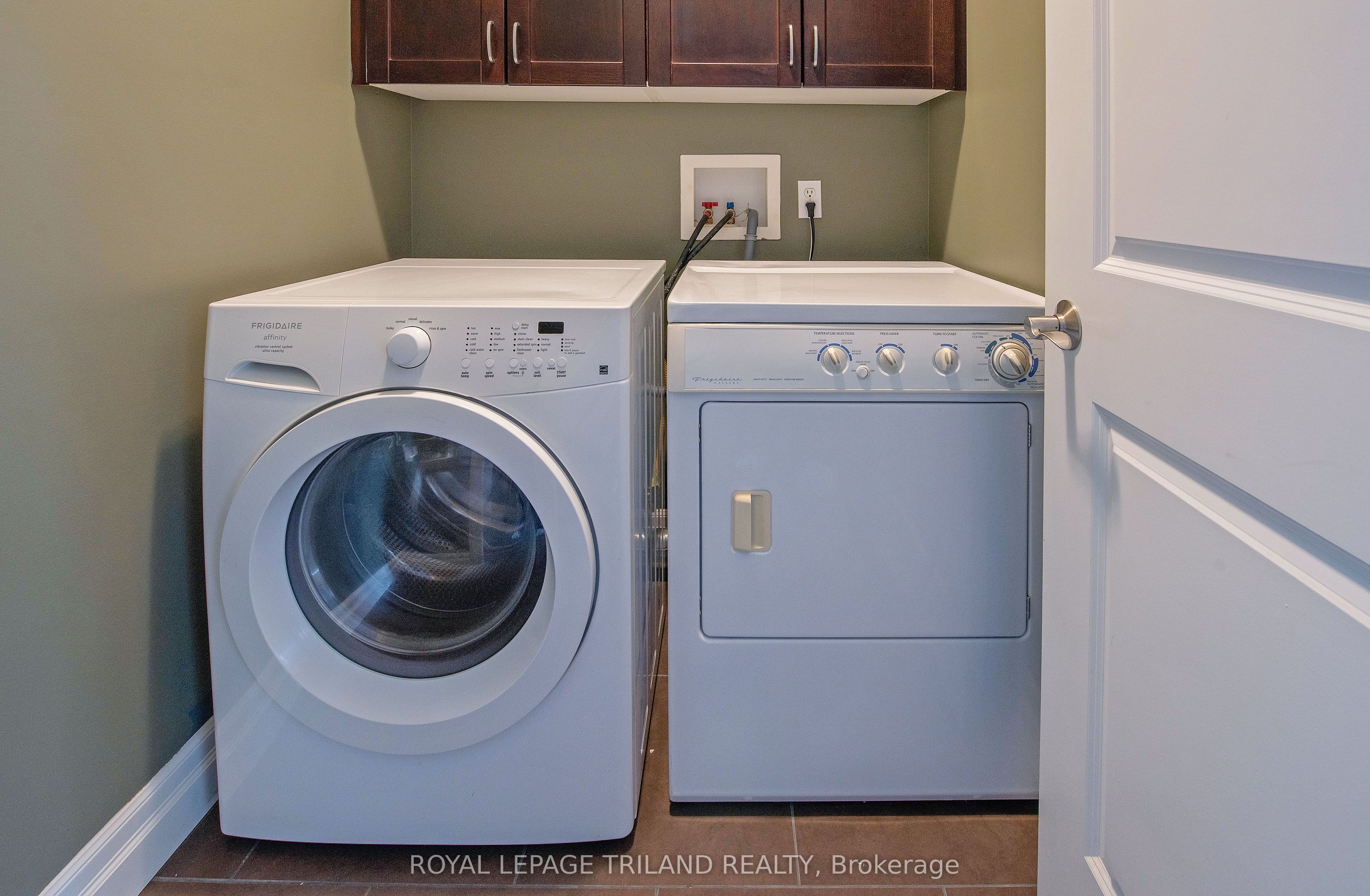 1571 Coronation Drive 9 Property Photo 41