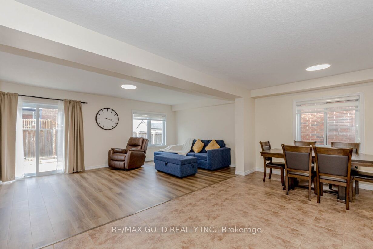 47 Hinrichs Crescent Property Photo 15