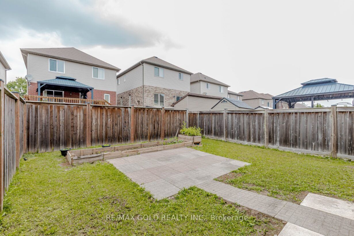 47 Hinrichs Crescent Property Photo 49