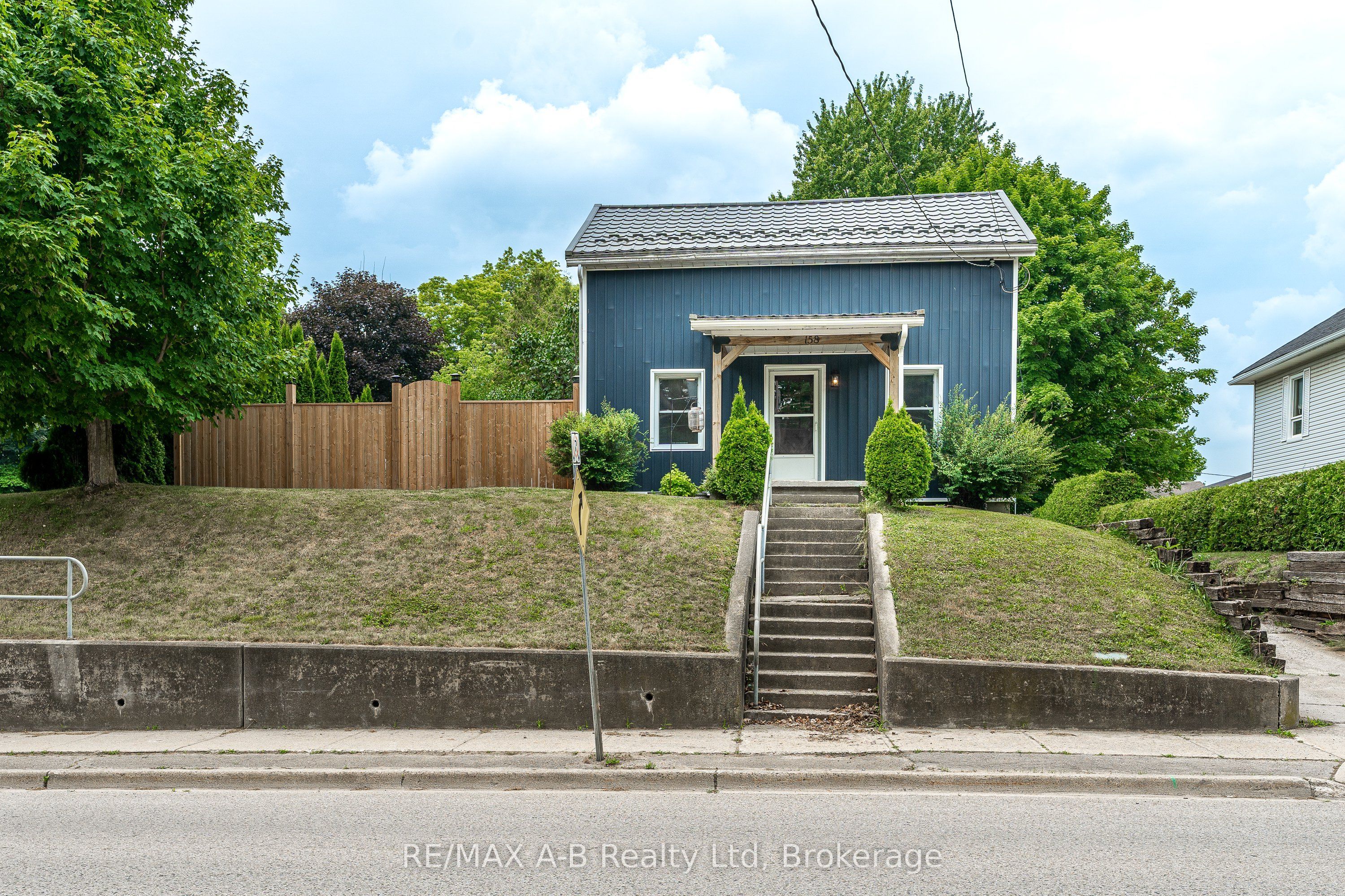 158 James Street N Property Photo 1