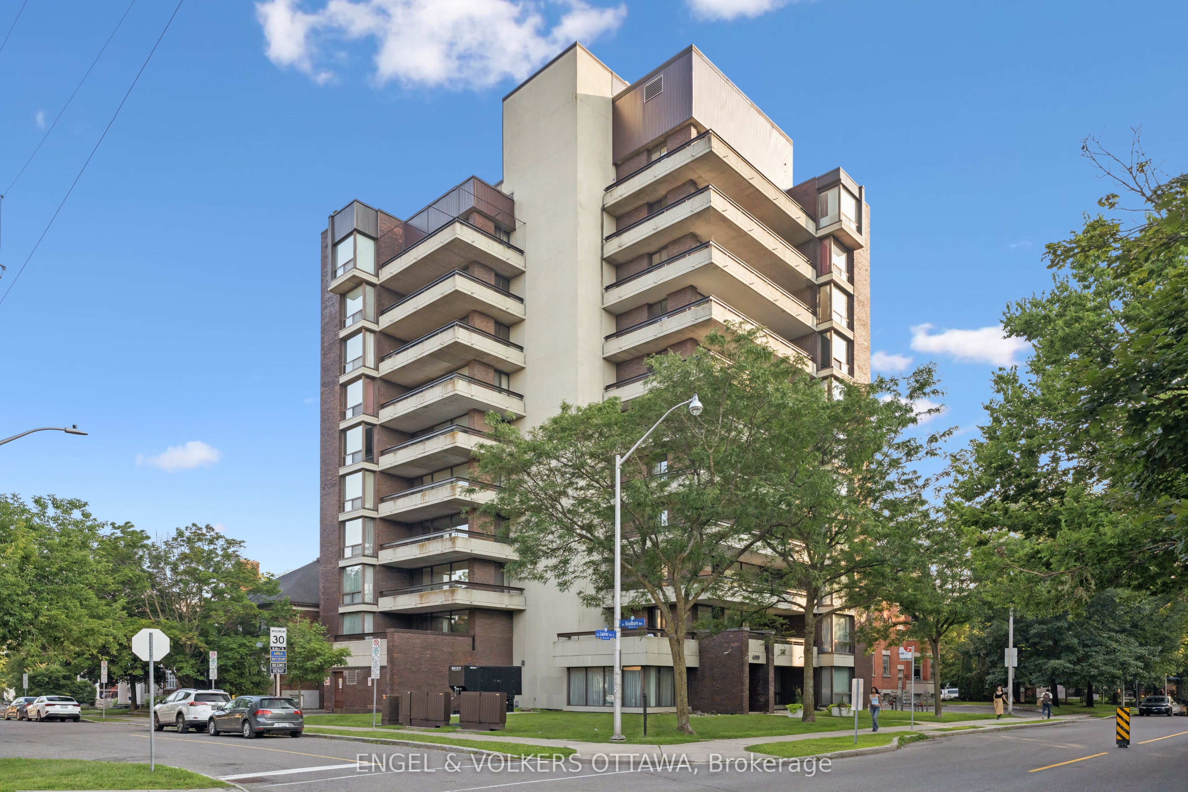 400 Laurier Avenue E 8A
